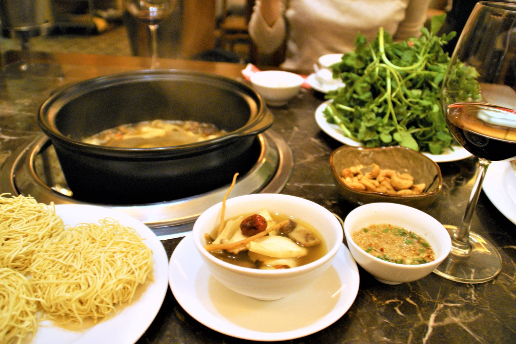 ホーチミンでの最後の夕食 美味しいきのこ鍋を頂きました 食の工房オフィスアルベロ イタリア料理教室 In 神戸 Note ホーチミンでの最後の夕食 美味しいきのこ鍋を頂きました 食の工房オフィスアルベロ イタリア料理教室 In 神戸 Note