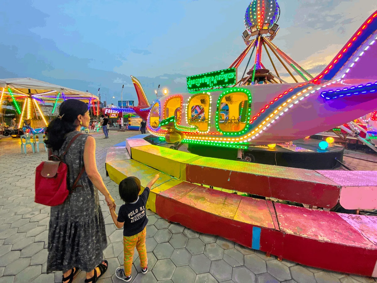 Must-See?! A Psychedelic Amusement Park in Cambodia! [Travel Education ...