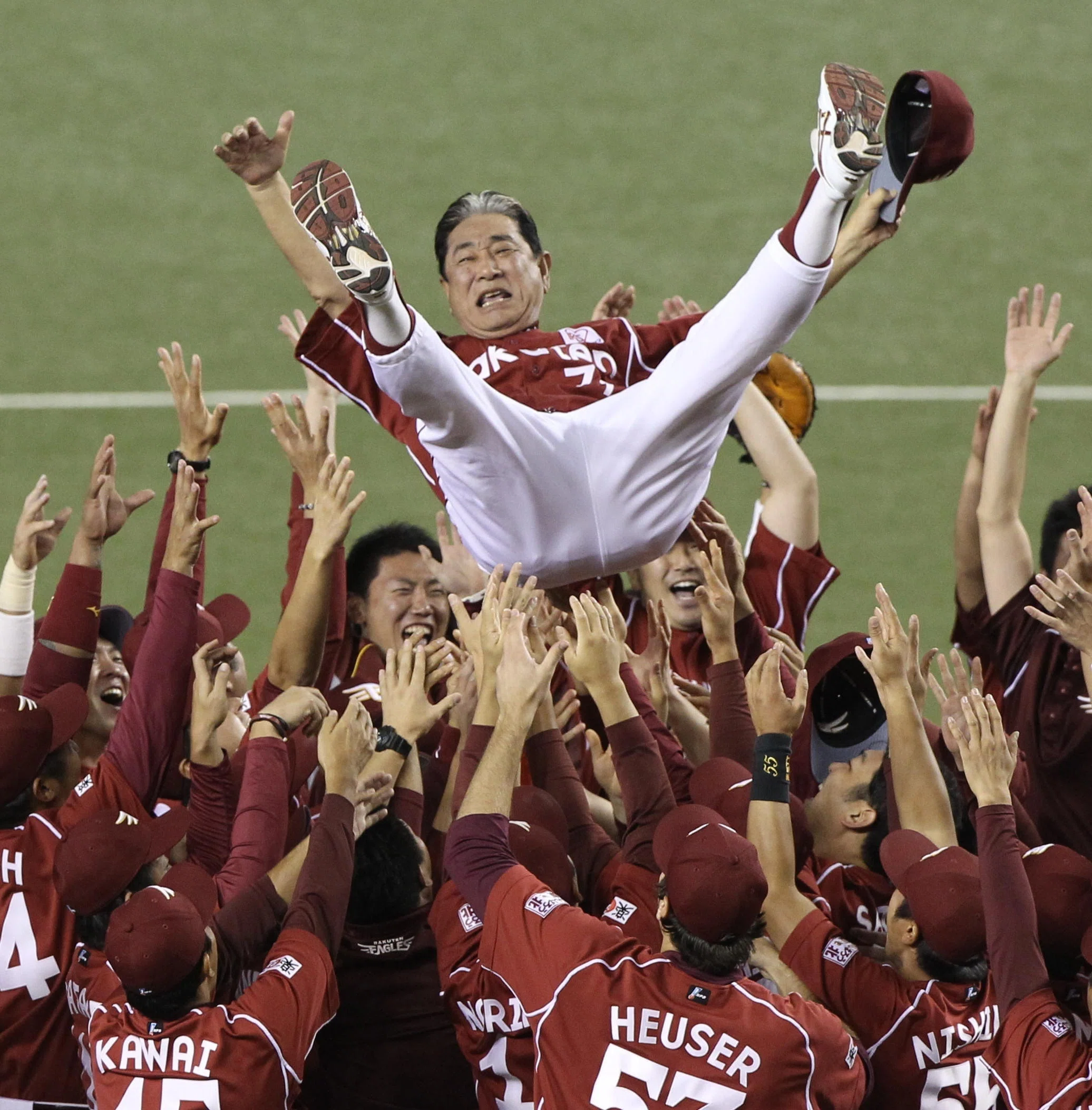 東北楽天ゴールデンイーグルス　2013 初優勝　星野監督　胴上げフォトパネル 東北楽天ゴールデンイーグルス 2013 初優勝 星野監督 胴上げフォト