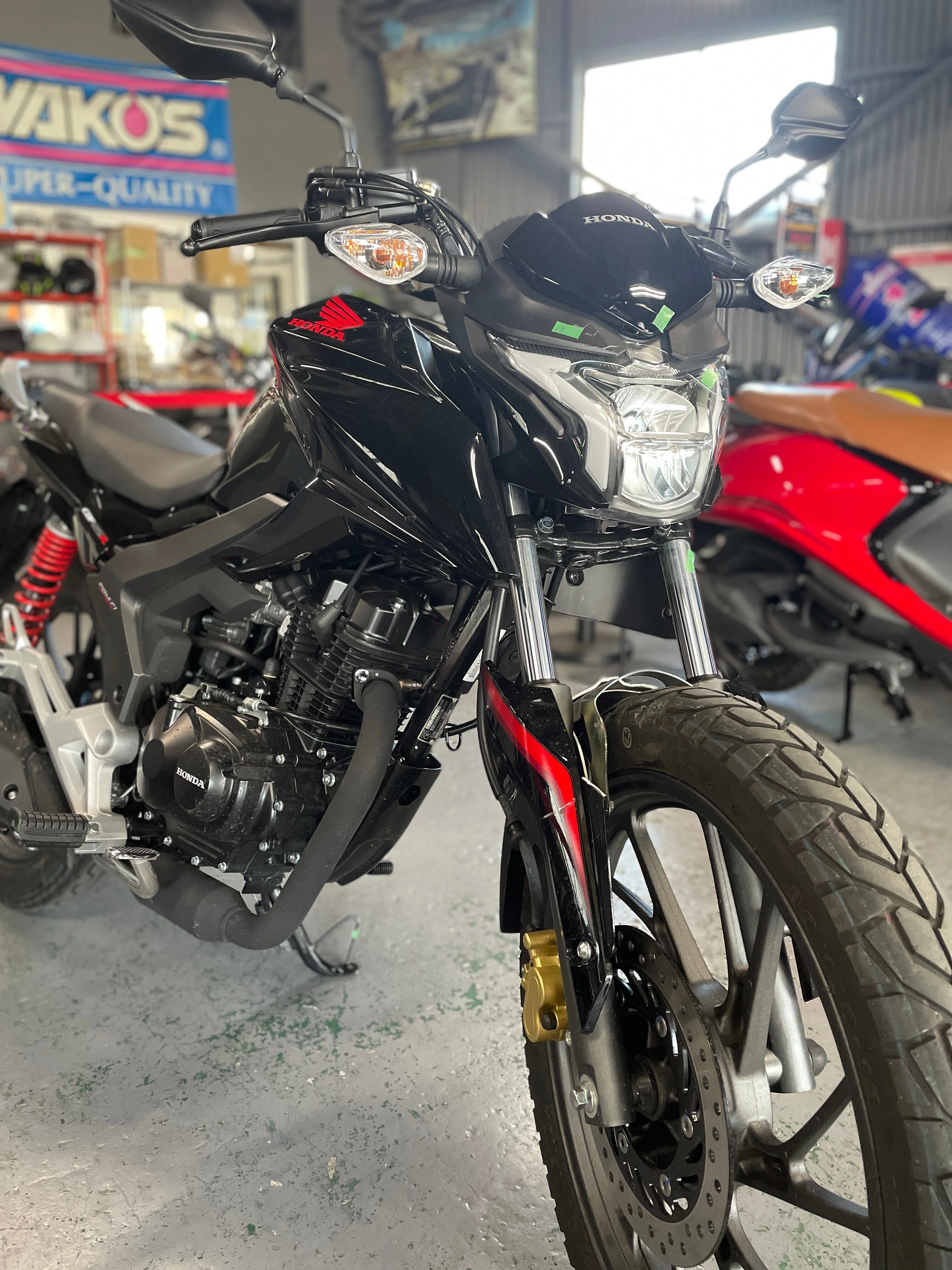 ヘッドライトの補修もお任せ！傷も修復します～CBF125Rの場合～｜二輪