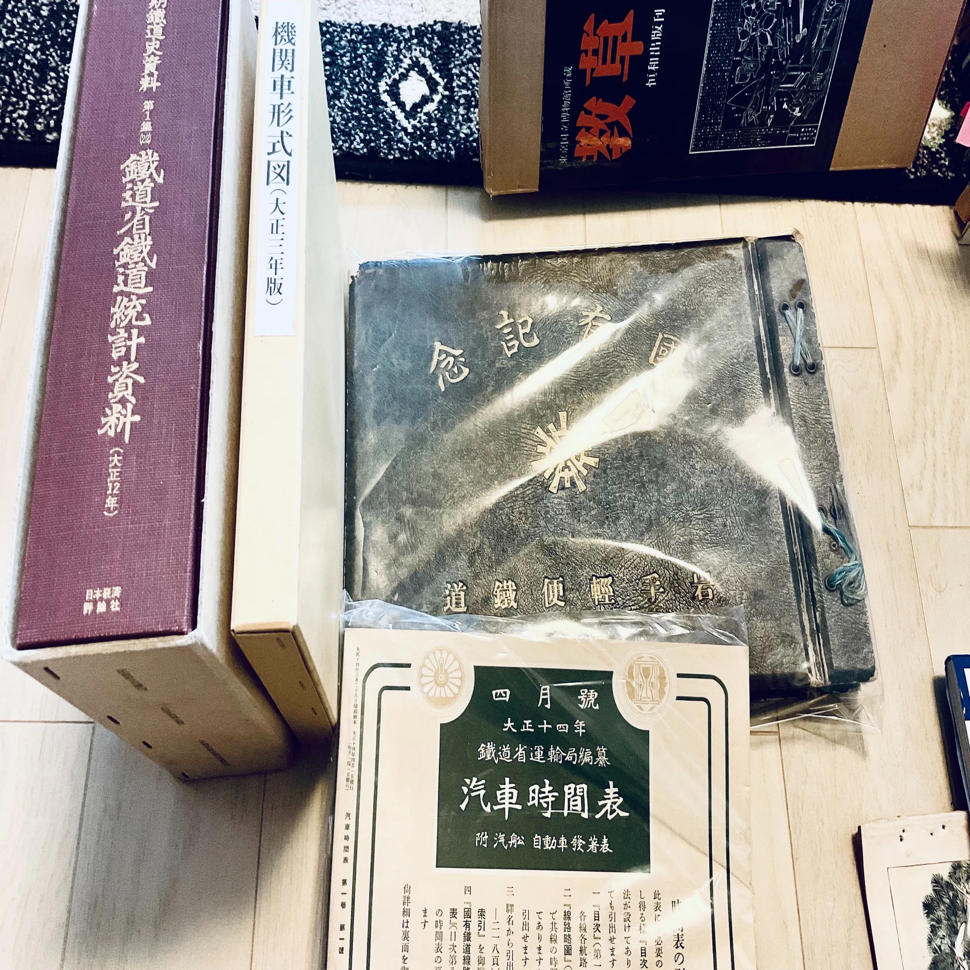 本がある幸せを噛み締めつつ、蔵書本を整理してゆく日。｜万葉