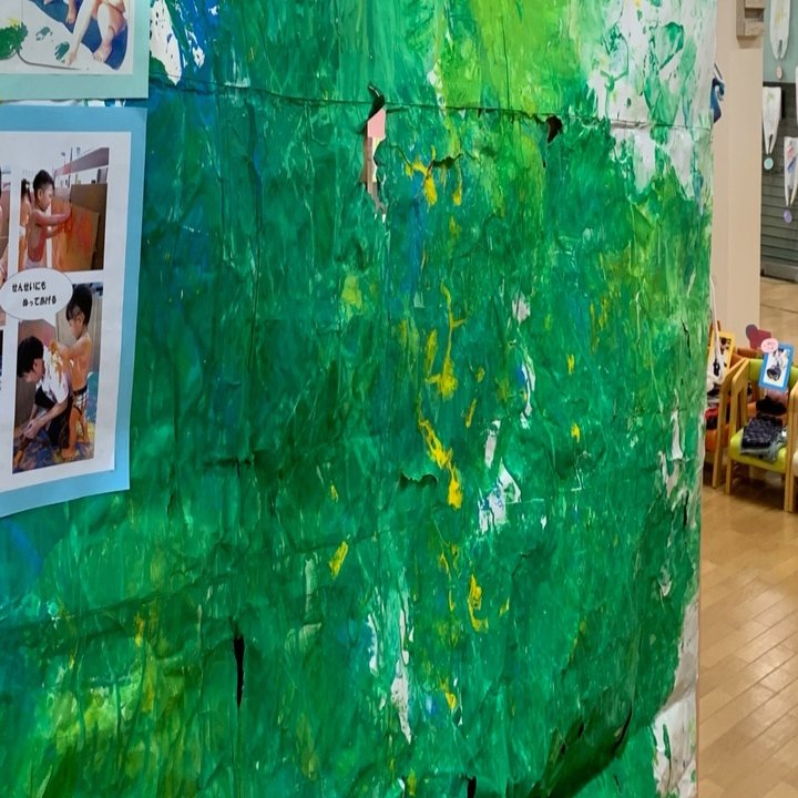 ボディペインティング で感触遊びを大胆に 写真で知ろう 小規模保育 遊び 全国小規模保育協議会 実践本チャプター Note