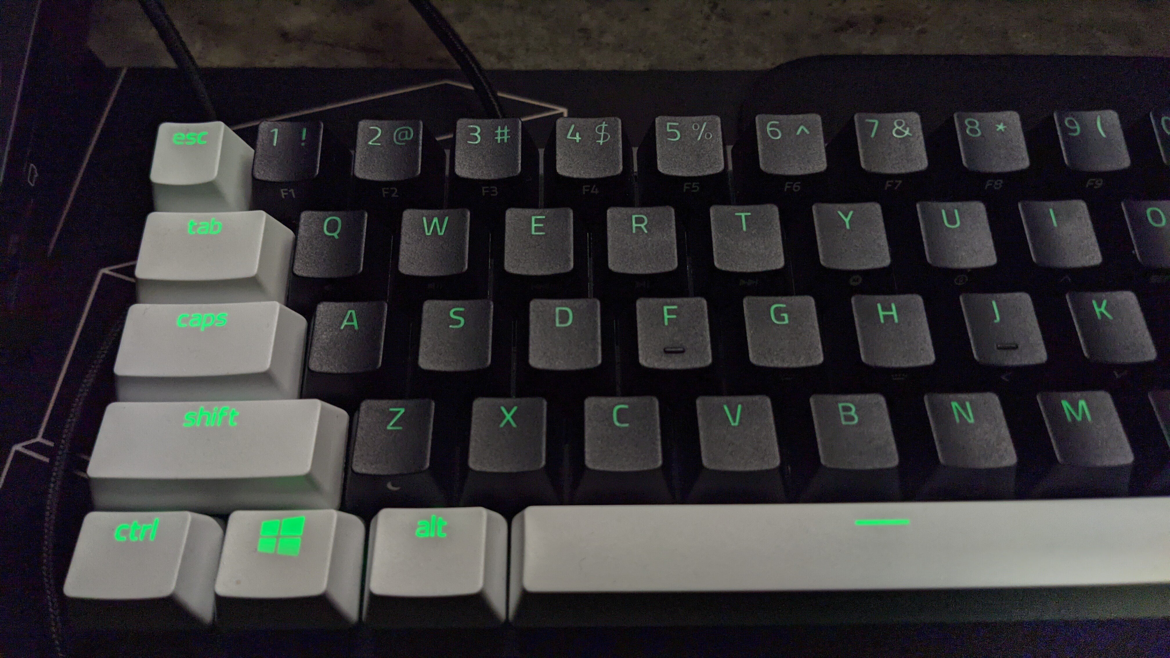 Amazon.co.jp: Razer Huntsman Mini 小型 ゲーミングキーボード