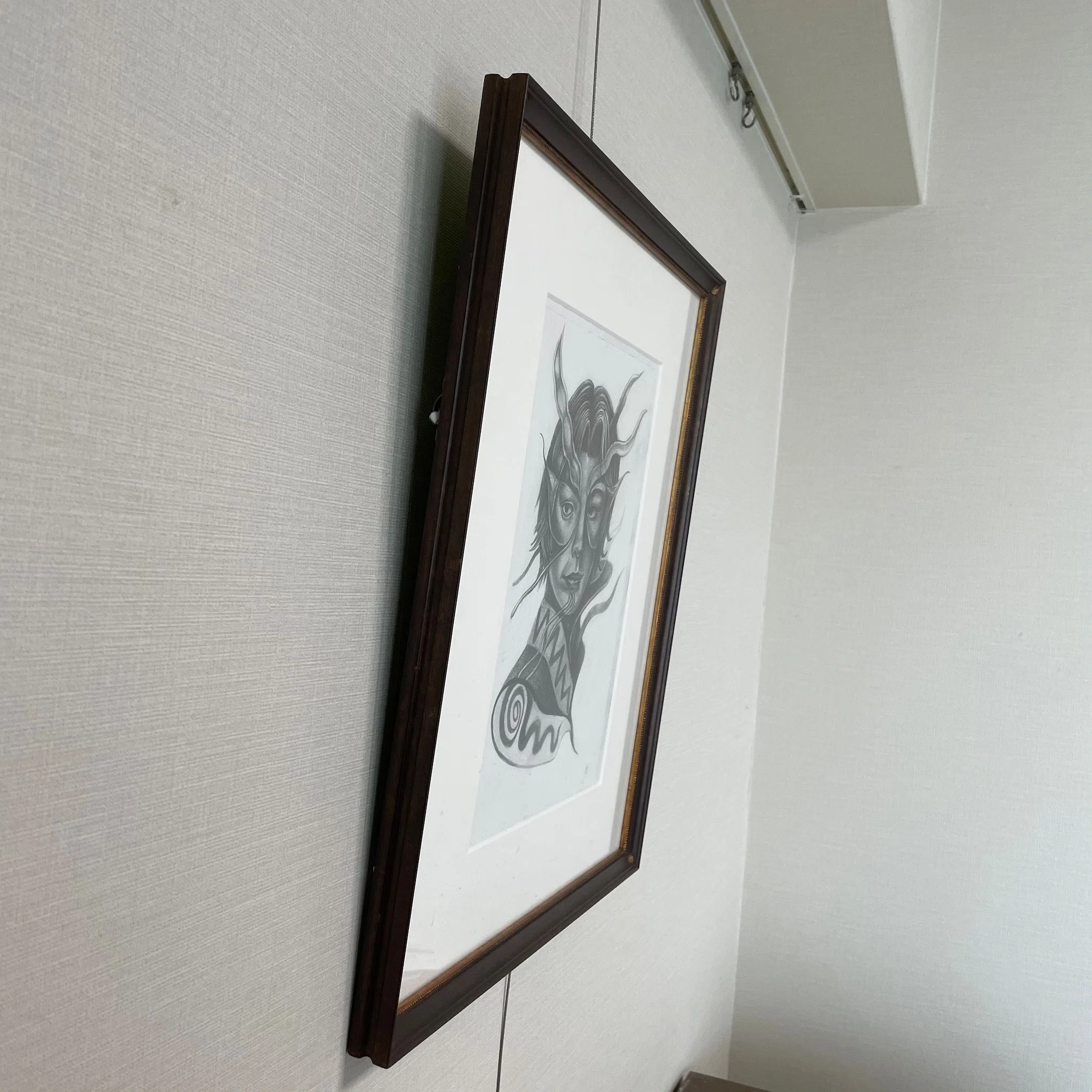 初心者でも安心な絵の飾り方について〜最適な取り付け金具から、壁に傷