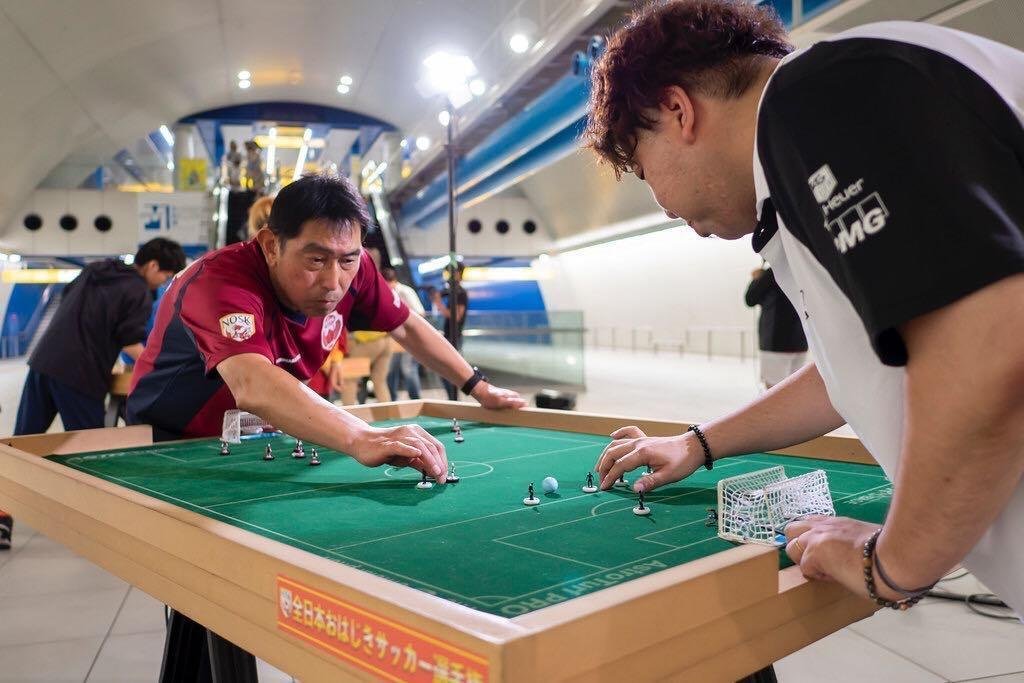 Subbuteo サッカーゲームセット　おはじきサッカー ヨーロッパで人気な、おはじきサッカー風のゲームアプリ「Flick