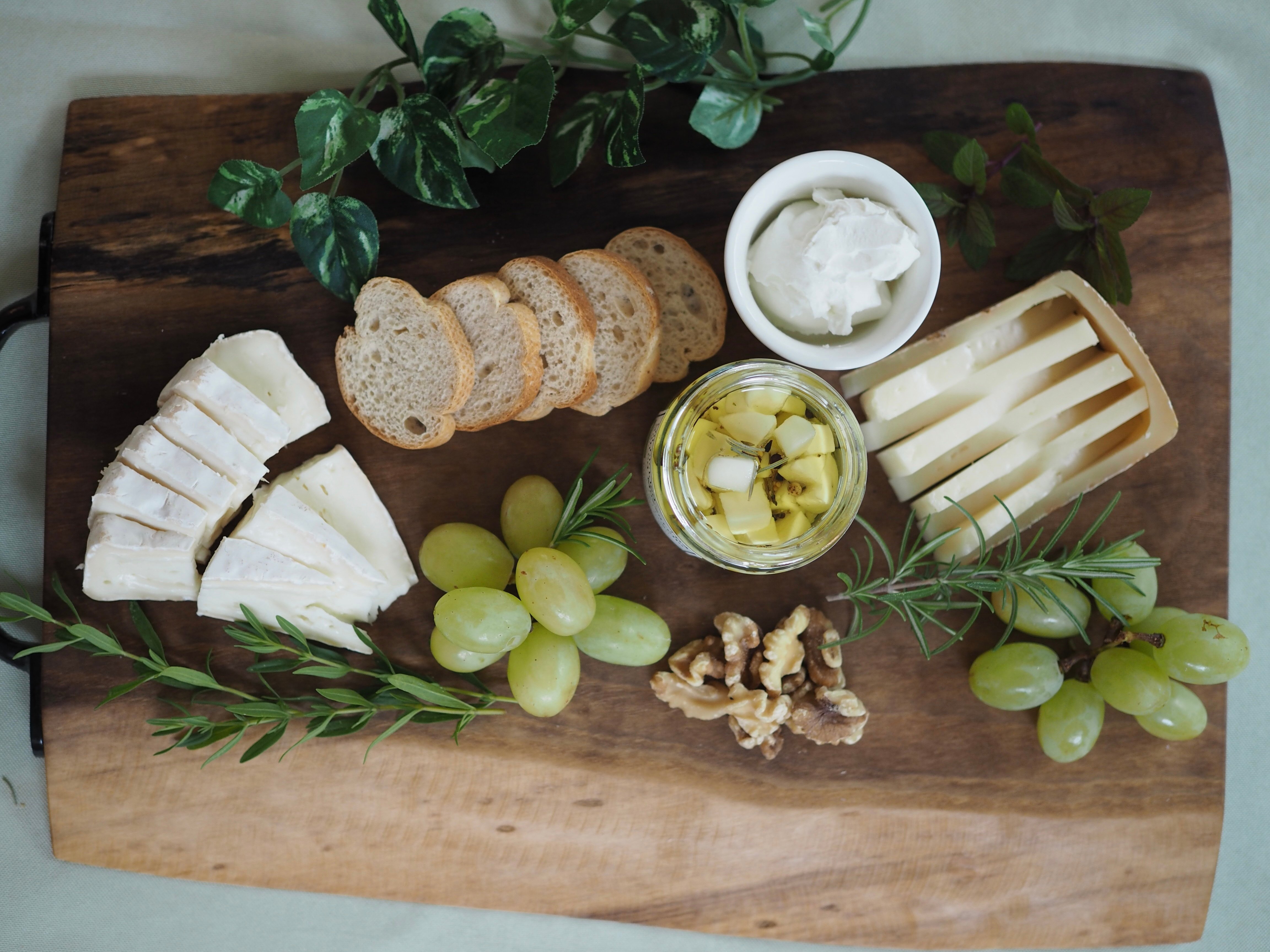 ナチュラルな雰囲気でチーズプラトー作りました（ことぶきチーズさん