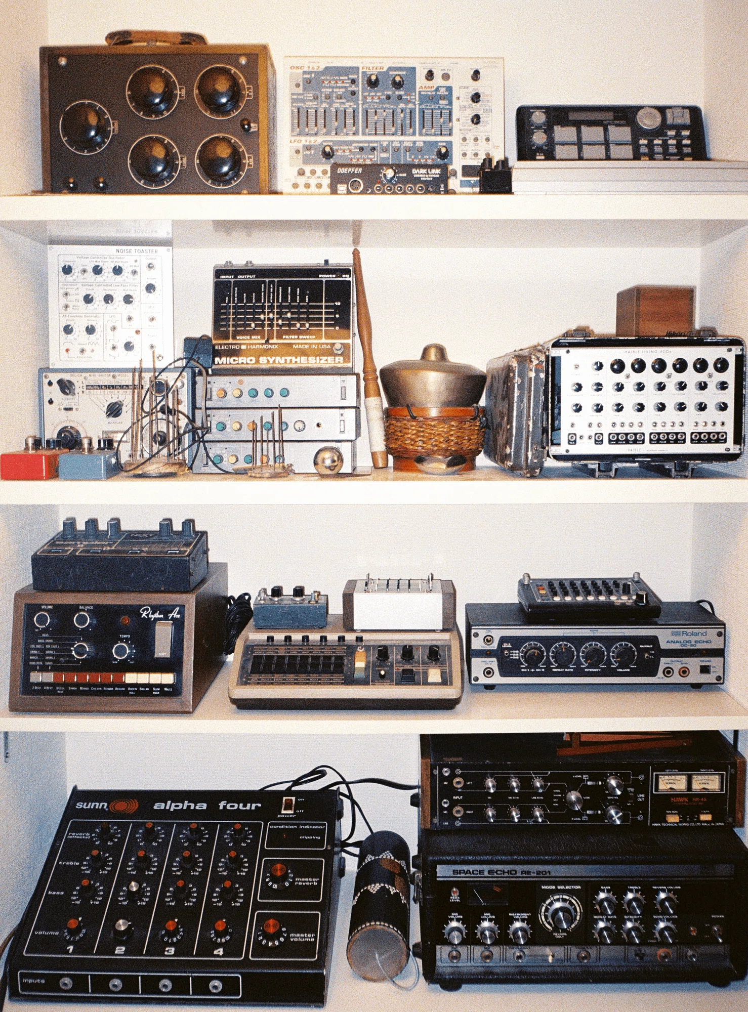 Hikari Instruments、東京に拠点としているモジュラーシンセサイザーの Hikari Instruments、東京に拠点としているモジュラーシンセサイザーの