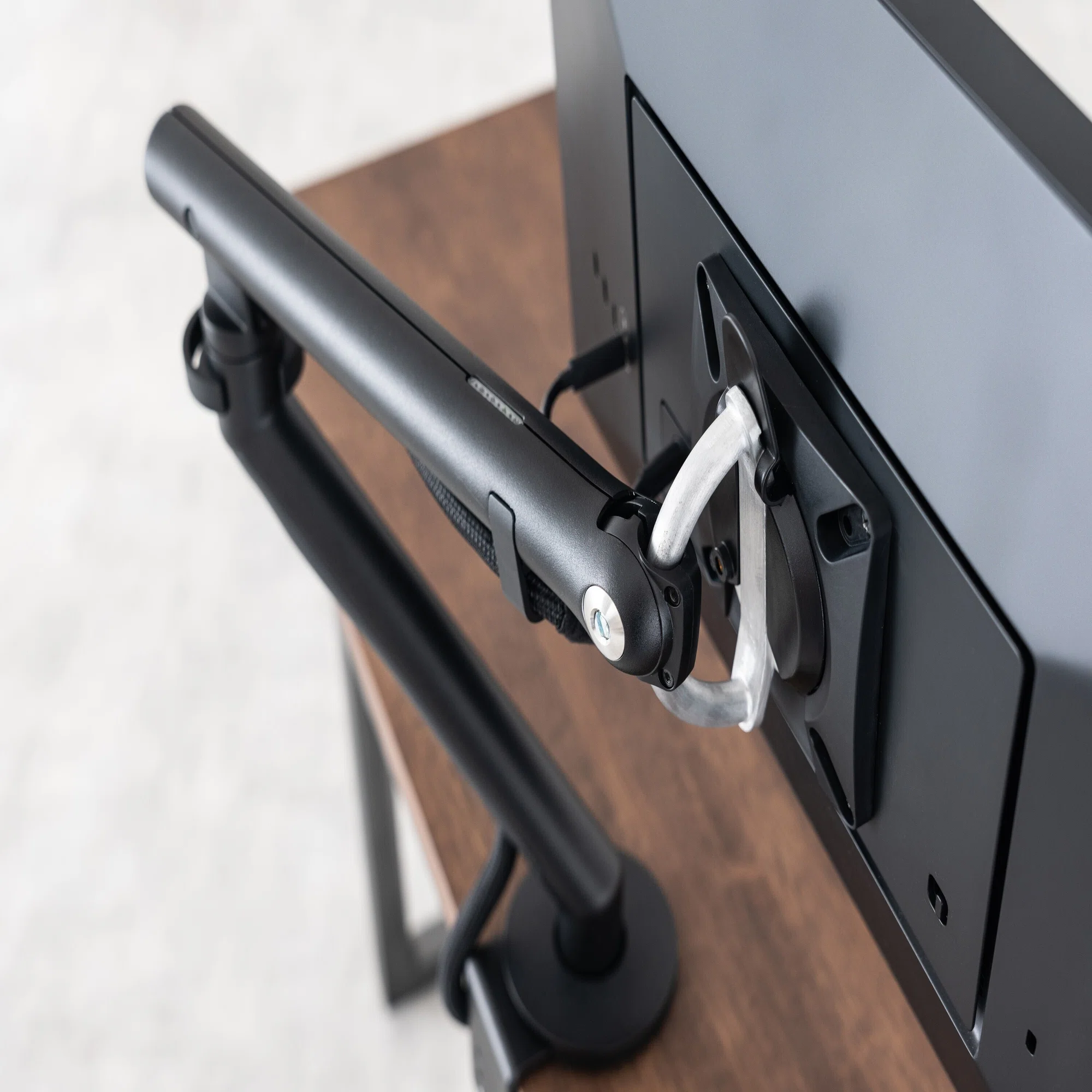 Flo Monitor Armが好きすぎて、ハーマンミラーの正規代理店になって 