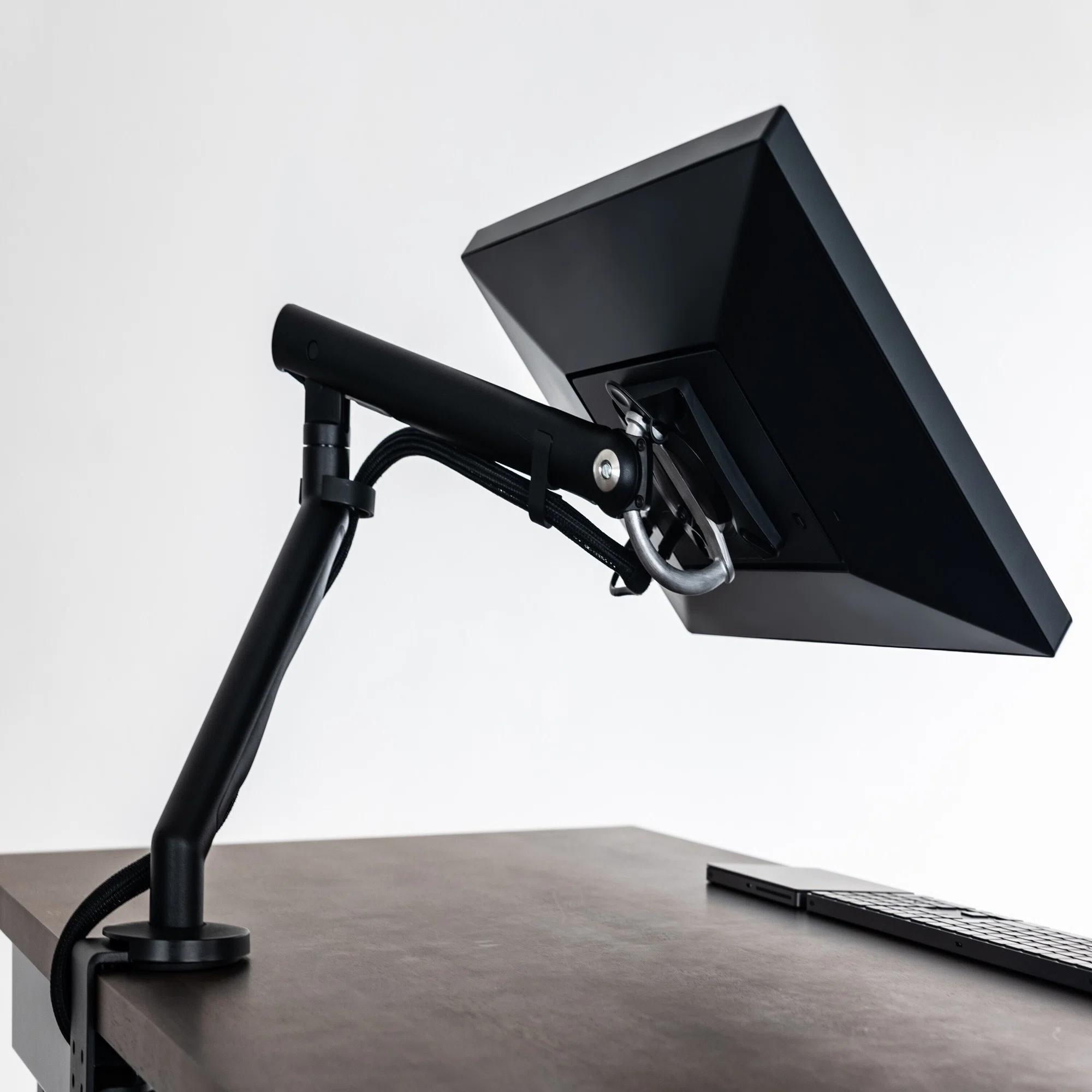 Flo Monitor Armが好きすぎて、ハーマンミラーの正規代理店になって 
