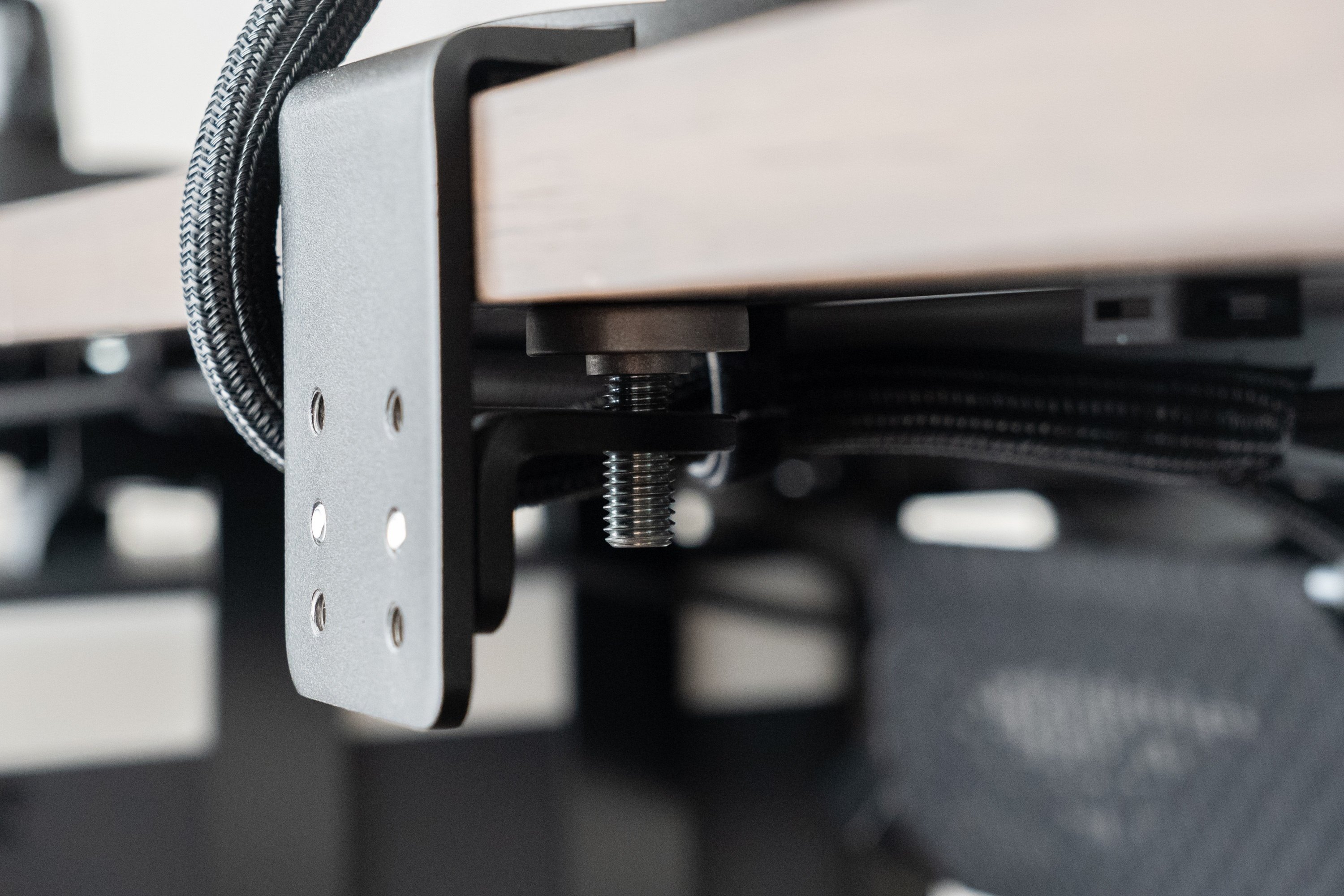 Flo Monitor Armが好きすぎて、ハーマンミラーの正規代理店に Flo Monitor Armが好きすぎて、ハーマンミラーの正規代理店に