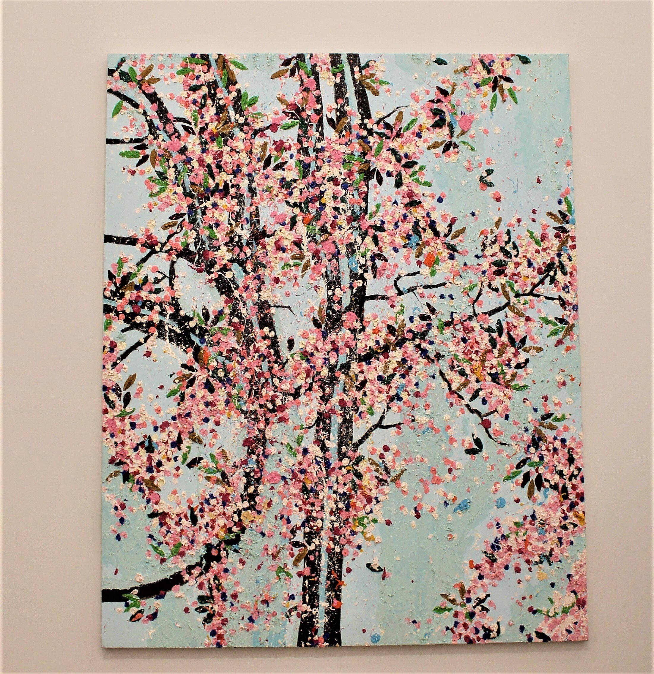 満開で時間が止まった永遠の春。ダミアン・ハーストの「桜」(国立新