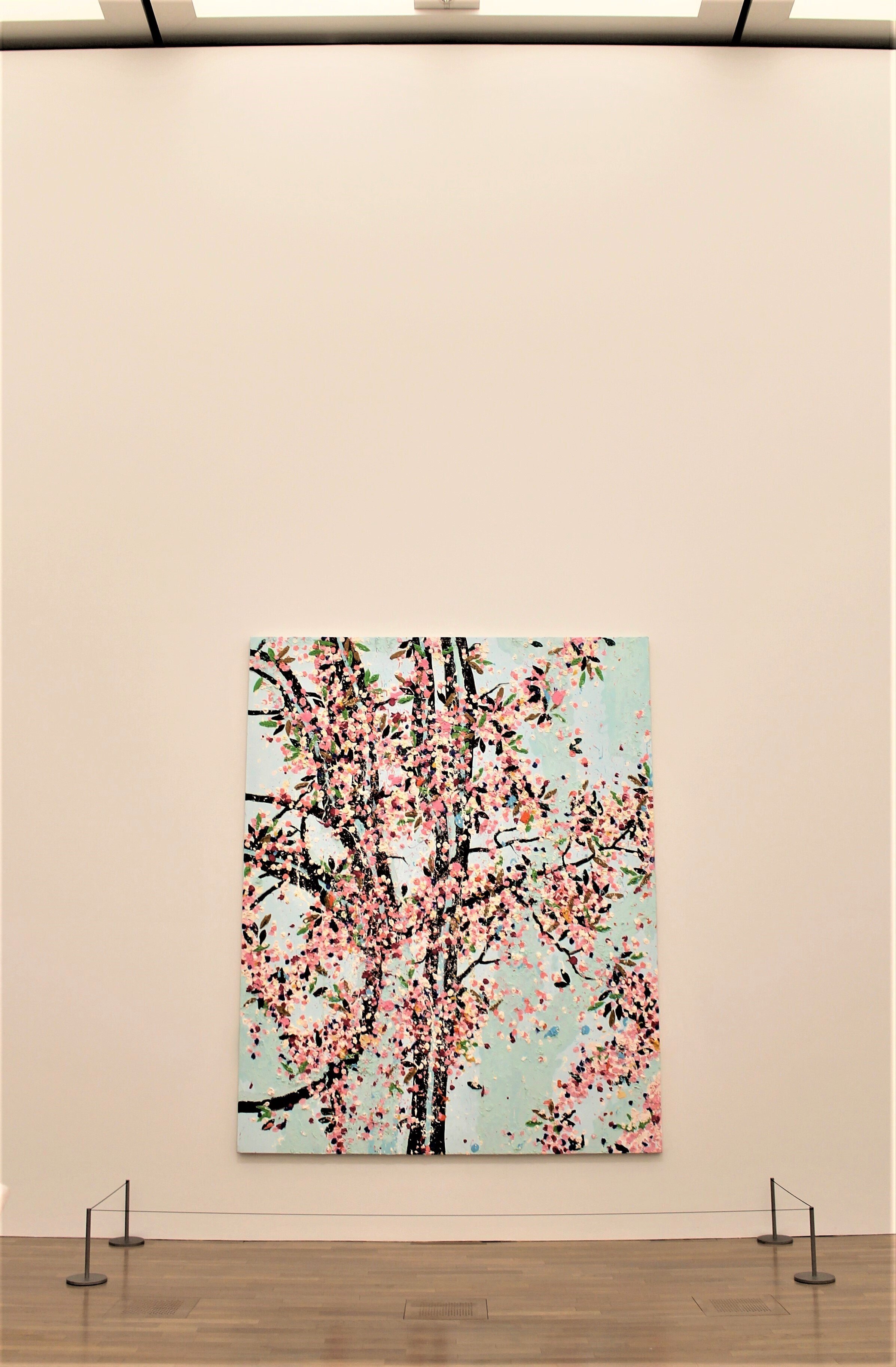 満開で時間が止まった永遠の春。ダミアン・ハーストの「桜」(国立新