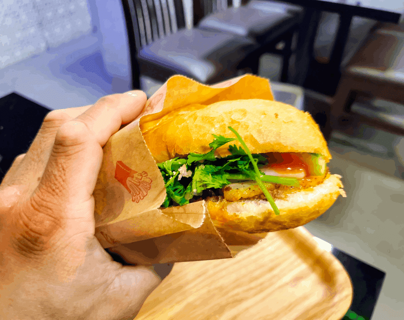 岡山グルメ「バインミーカラ（Banh Mi Kara）」　外観　お店の写真　ベトナム料理　メニュー