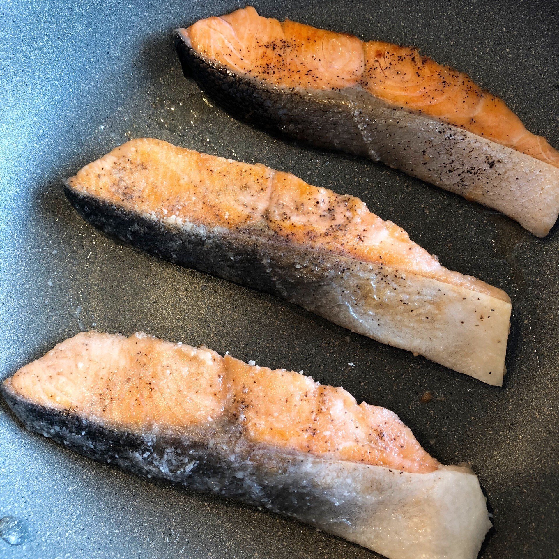 焼く前の 粉をまぶす 効果はいかに くらべてみた たべドリ 料理のトレーニングドリル By Cookpad