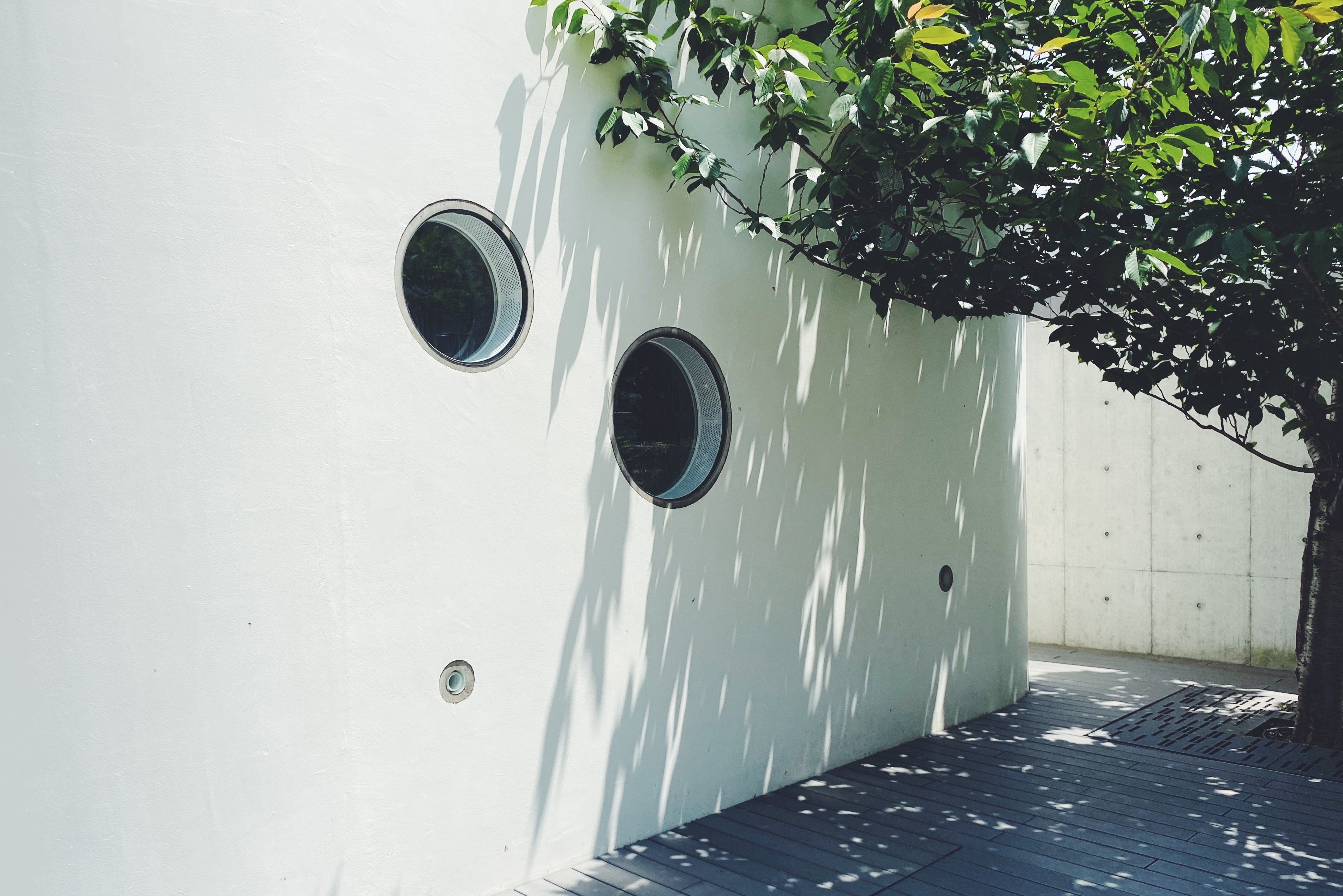 木漏れ日と丸い窓 4329 稲垣純也 Note 木漏れ日と丸い窓 4329 稲垣純也 Note