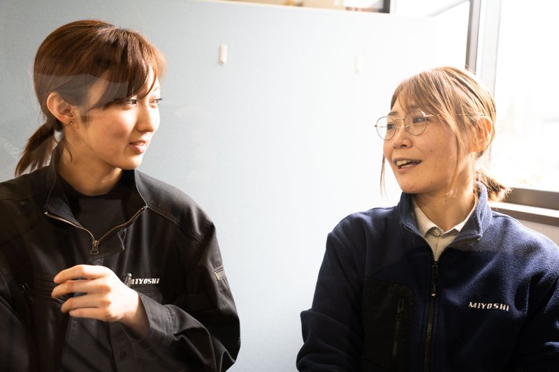 （左より）鏡凪沙さん、斎藤いくみさん
