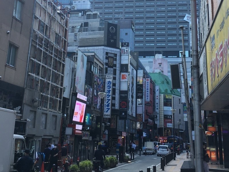 愛沢えみりのキャバだけじゃない 歌舞伎町 三経32ビル の写真スポット サブカル好きの カブキ１年生 へ 仙頭正教 Note