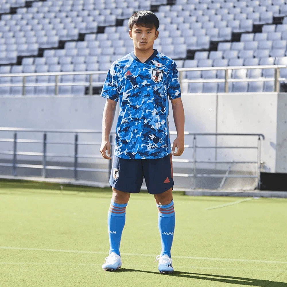 サッカー日本代表のユニフォームはなぜ 青い のか しじみ デザインを語るひと Note サッカー日本代表のユニフォームはなぜ 青い のか しじみ デザインを語るひと Note