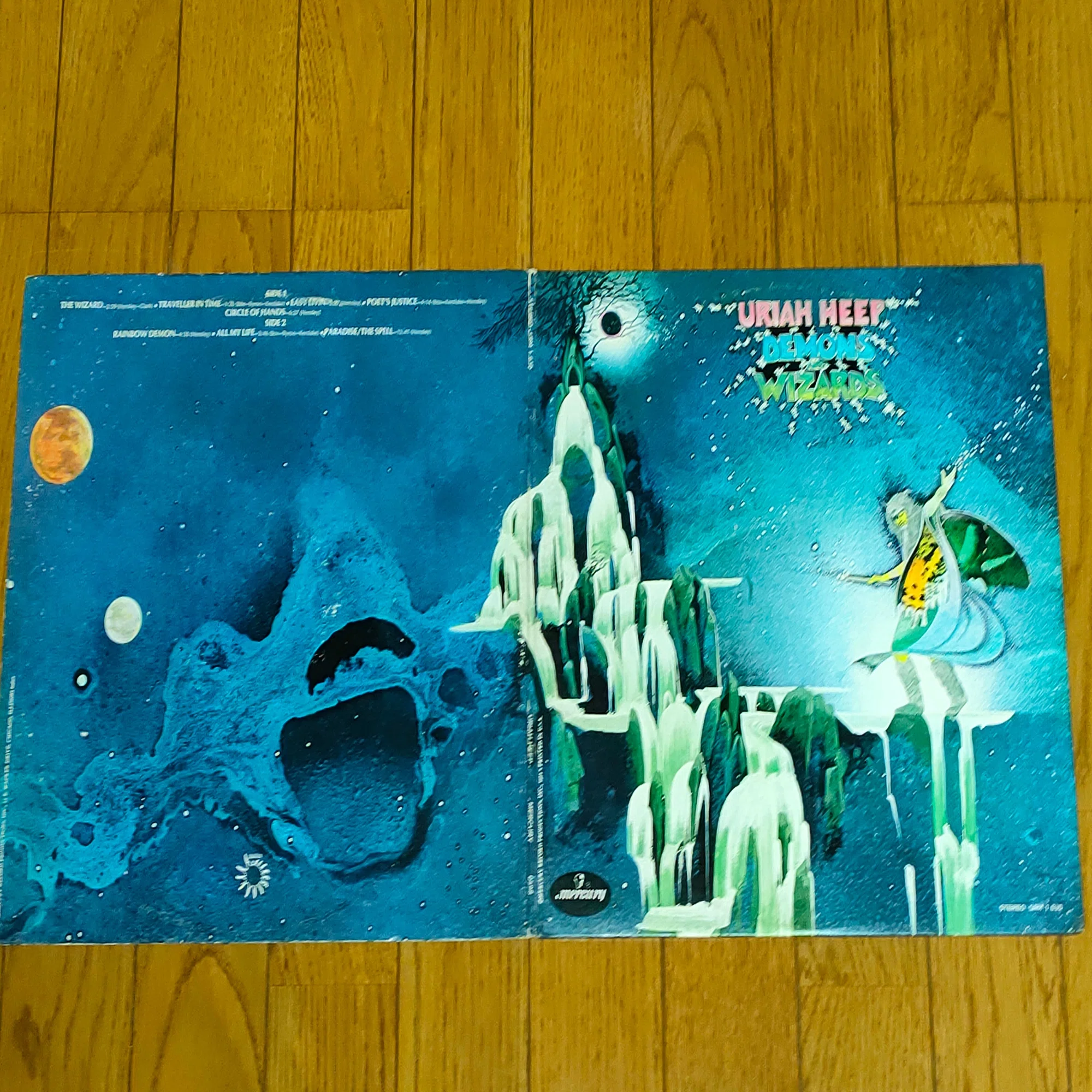 Demons and Wizards】(1972) Uriah Heep ハードロックと 