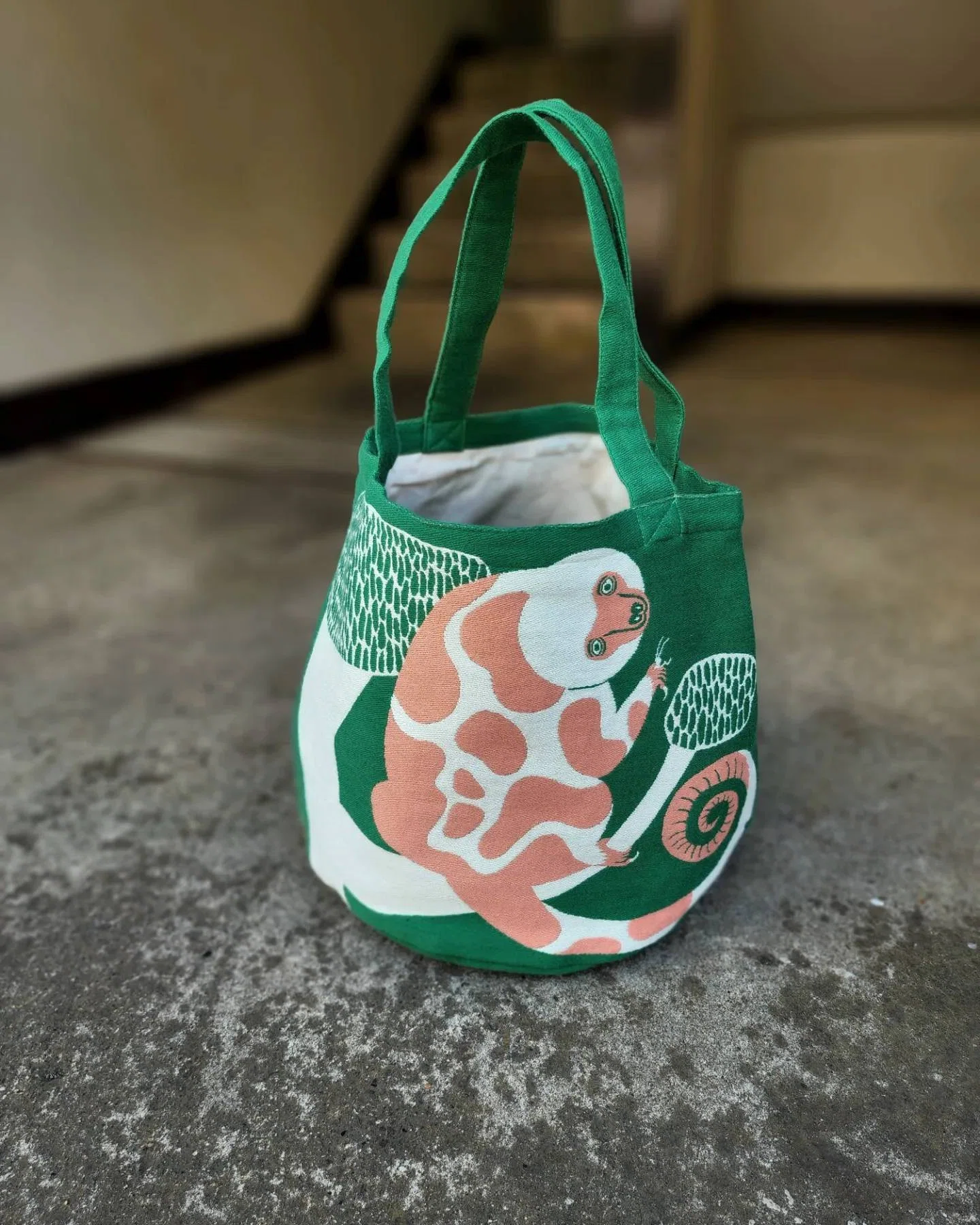 トートバッグ&マチ付きポーチ「樹枝のシッポのクスクスたち」｜森田MiW