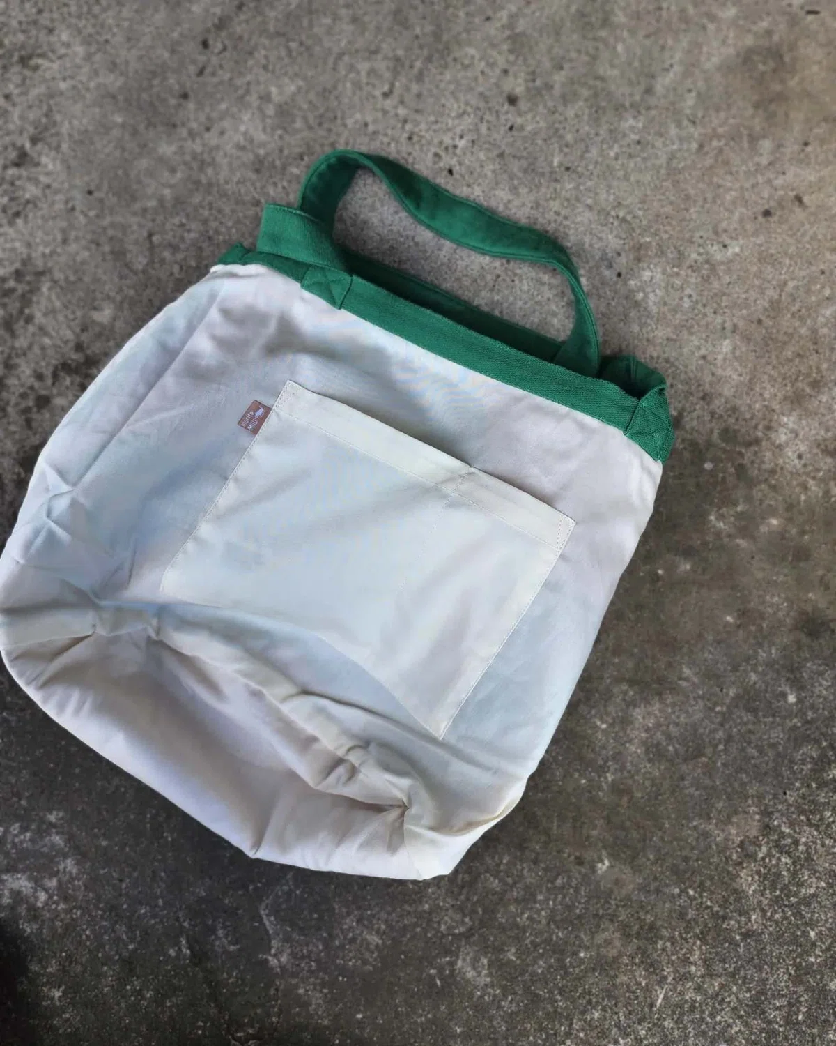 トートバッグ&マチ付きポーチ「樹枝のシッポのクスクスたち」｜森田MiW