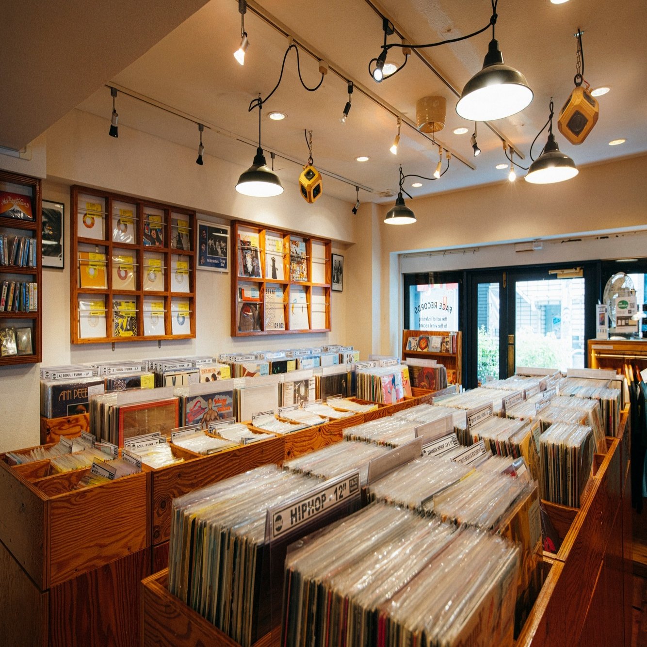 ニッチャートラベル 1 渋谷区観光協会公認 Muroとディグる渋谷レコードショップツアー Nicher Travel Note