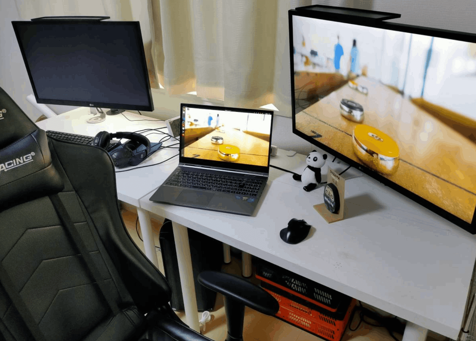 LAPRAS社員12名の自宅PCデスクまわりを公開!|LAPRAS BACKBONE LAPRAS社員12名の自宅PCデスクまわりを公開!|LAPRAS BACKBONE