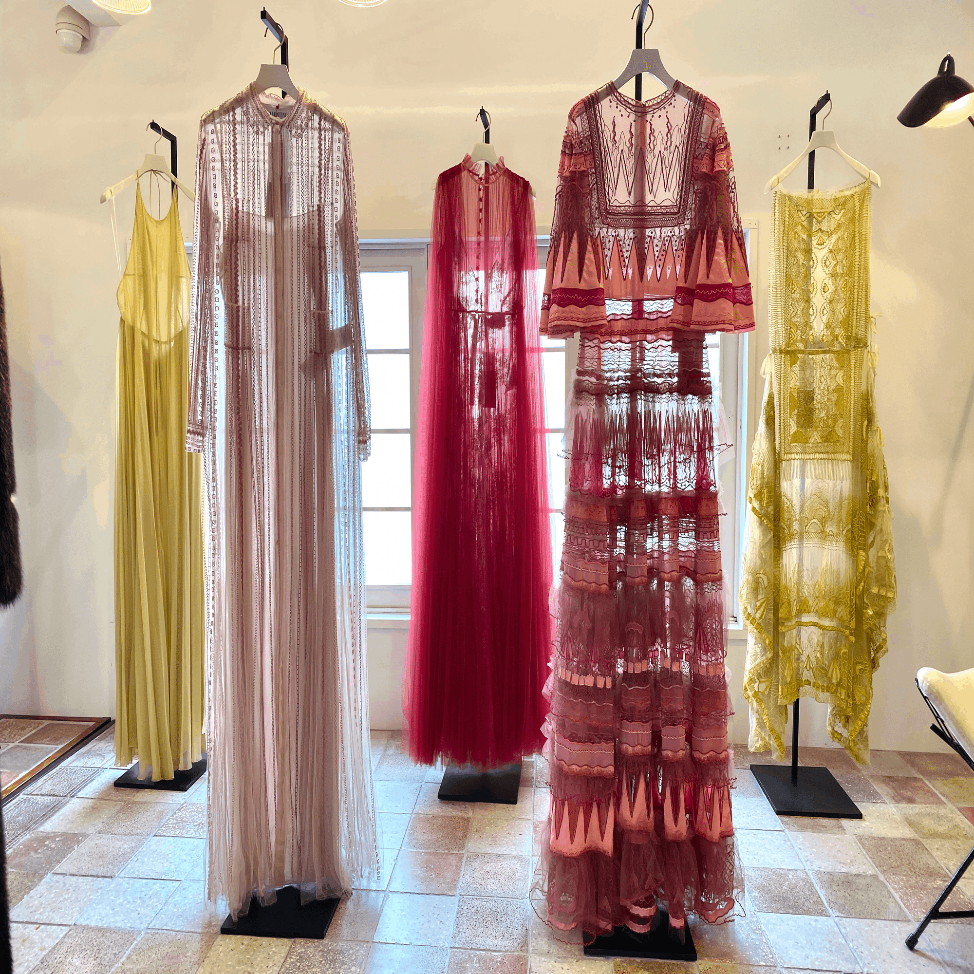 貴重なアーカイブが集結！ 「ヴァレンティノ ヴィンテージ」｜Lulu's