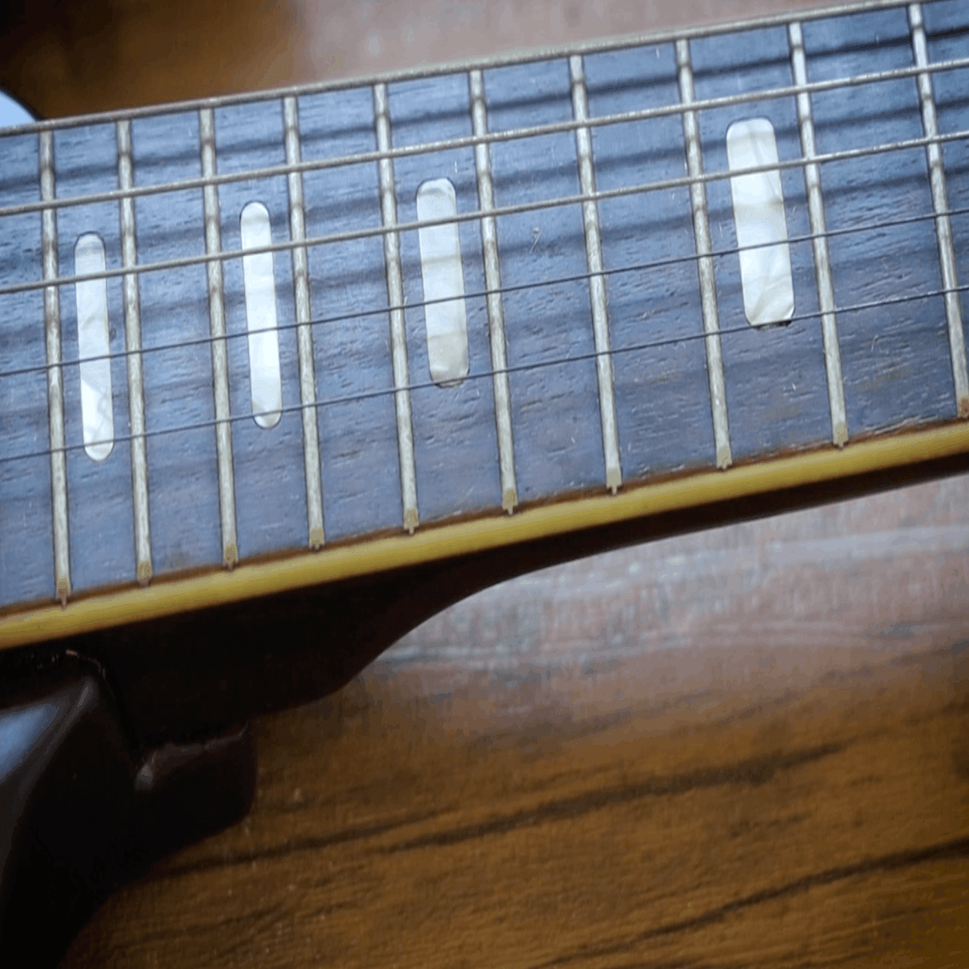 正体不明SGタイプのギターの修理｜Croquetteギター機材研究