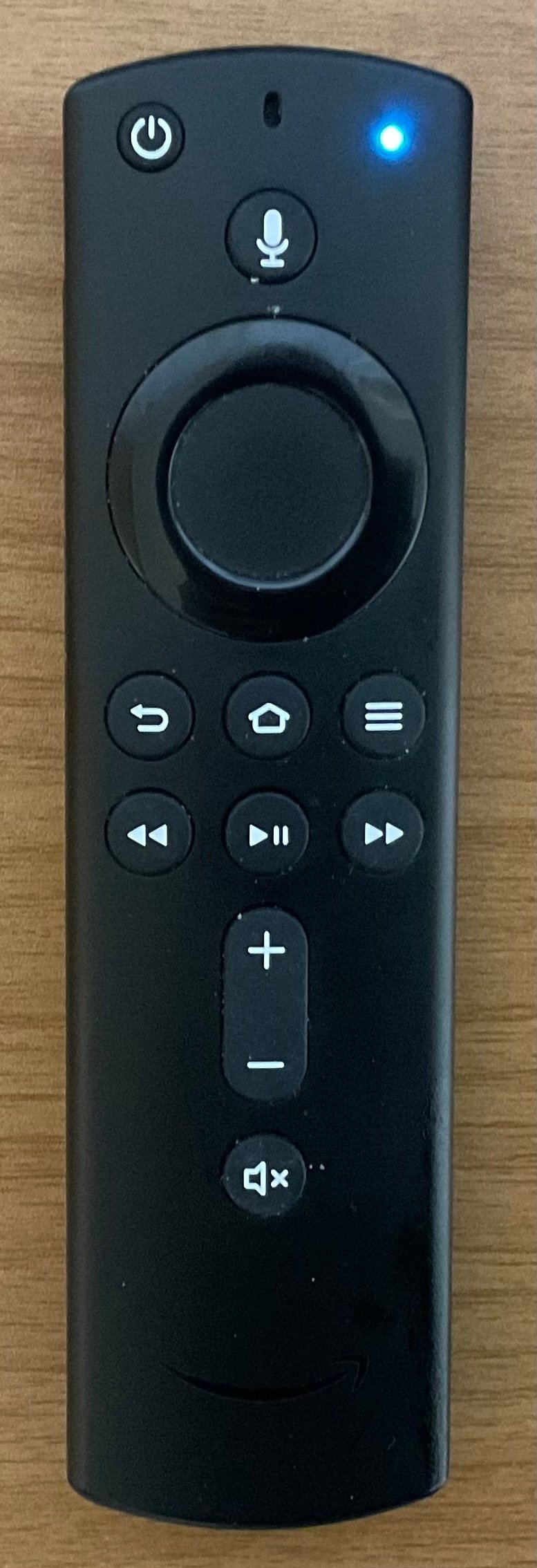 FireTVStickのマイクボタンを押すと、ピカッと右上が青く光るようになっている。