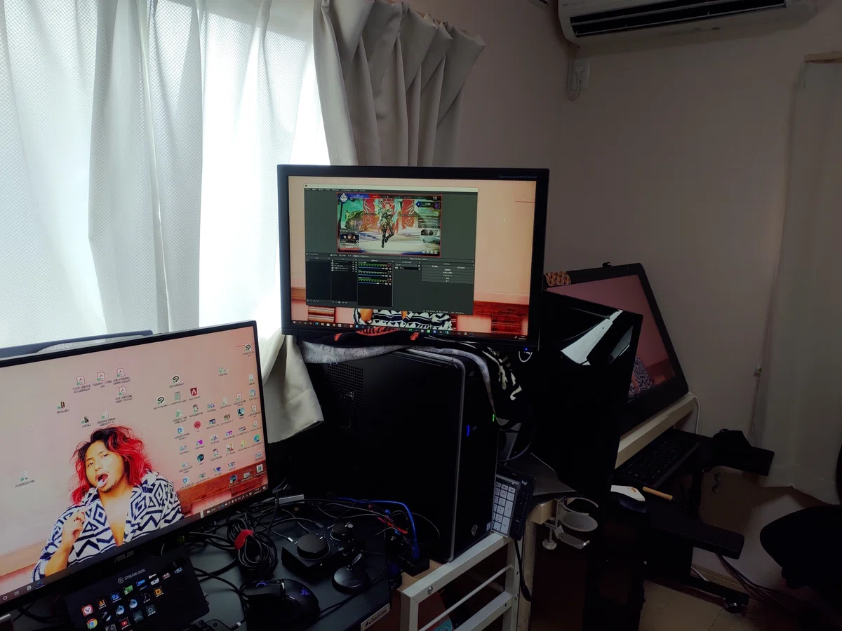 Streamer Setup Drawing Middle-aged guy's Apex struggle diary extra edition. About an old guy's ...