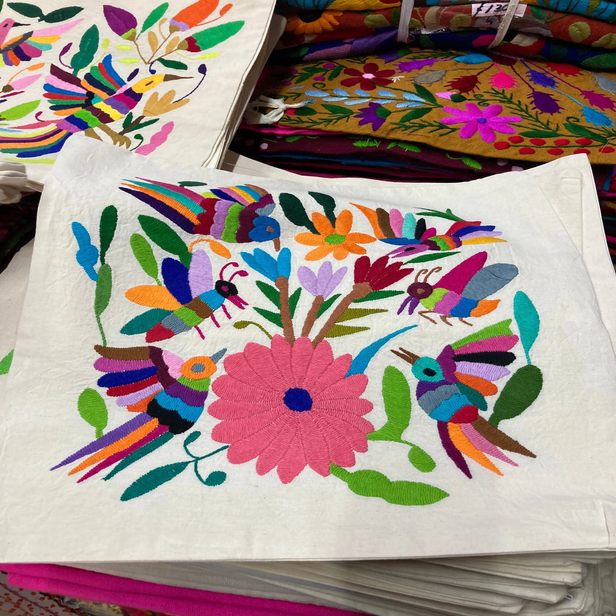 オトミ族 テナンゴ 刺繍 生地 Hola Fromメキシコ FLOR LUNA