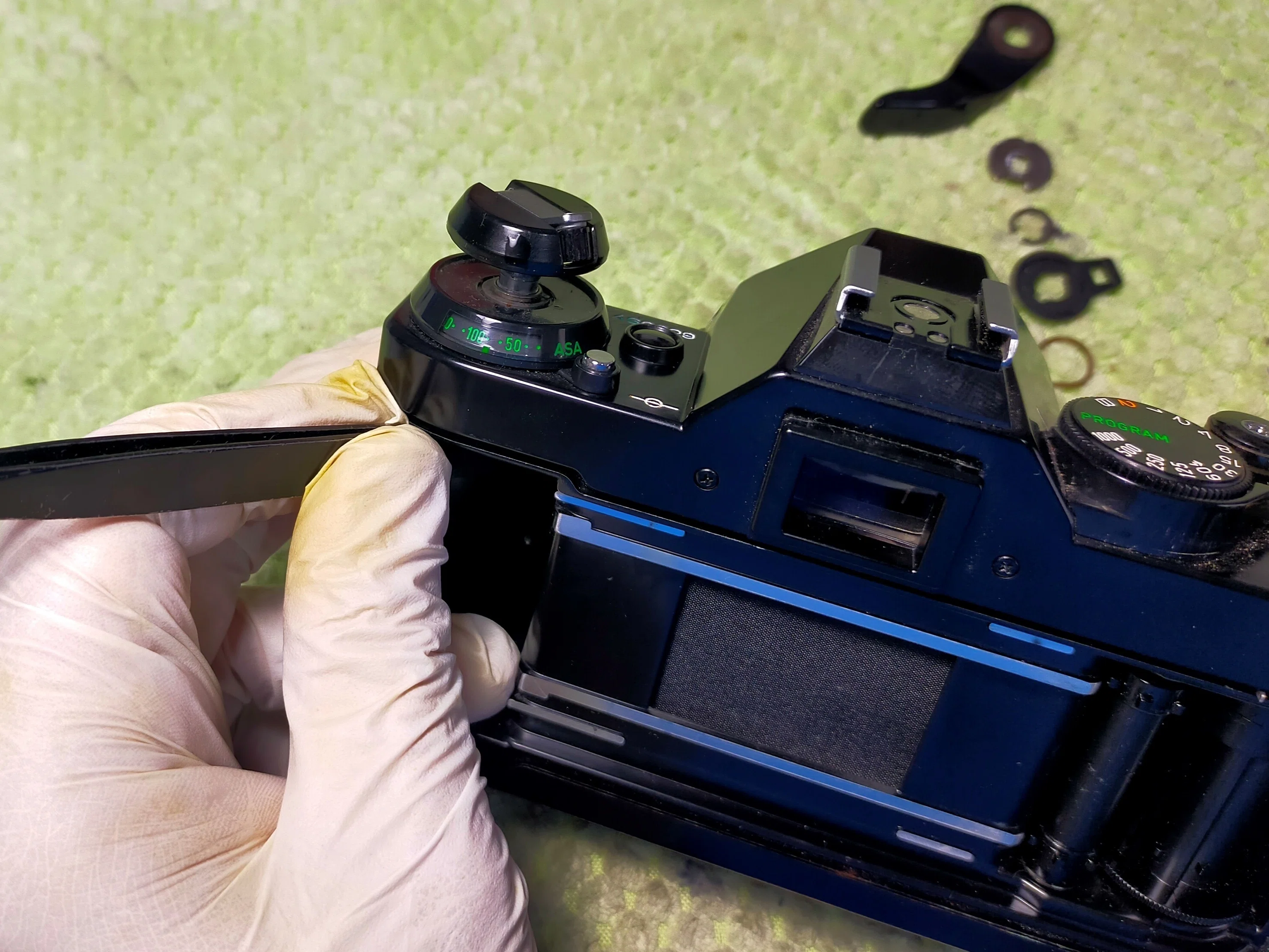 Canon AE-1 PROGRAMの分解｜フィルムカメラ修理のアクアカメラ