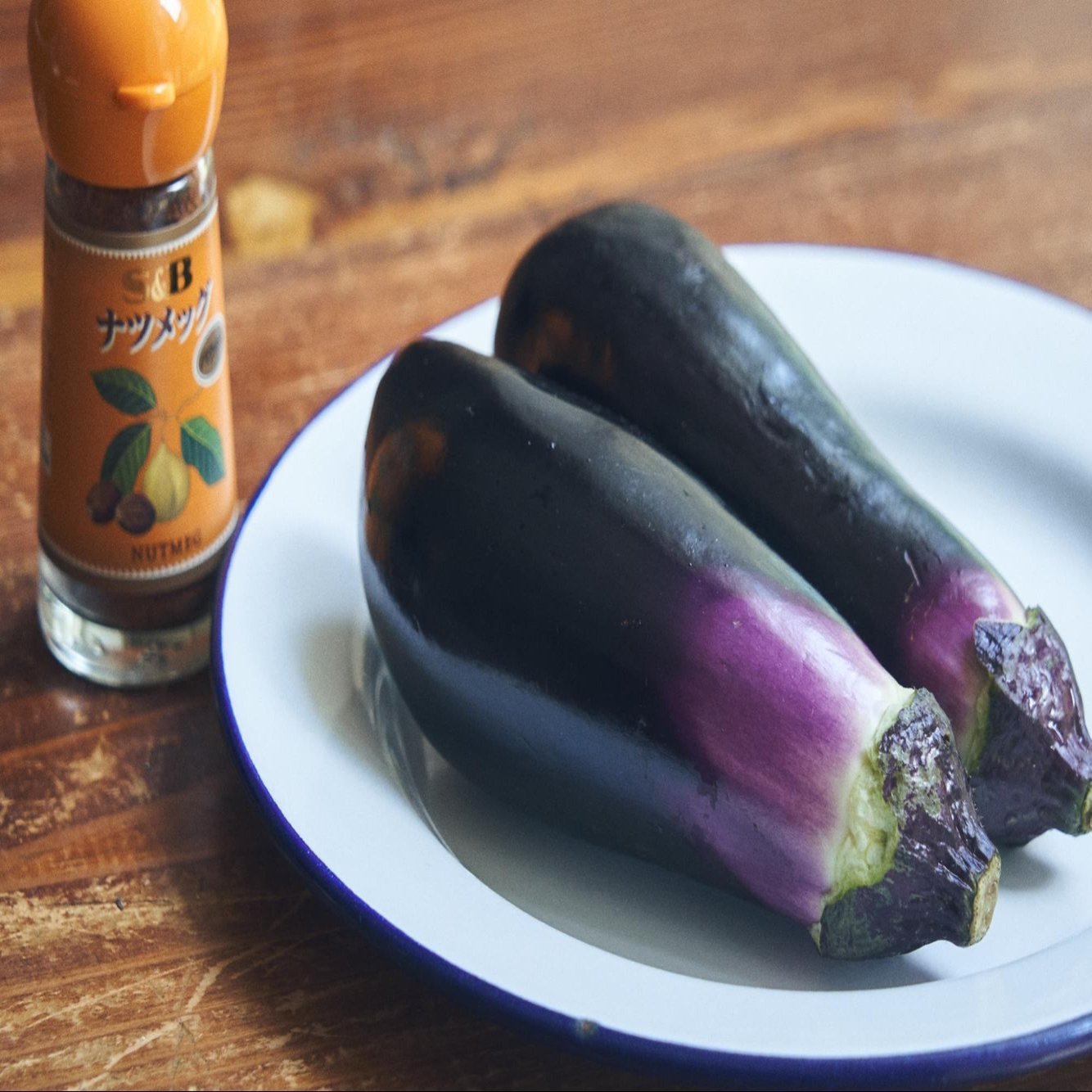 ひと振りするだけで なすが驚くおいしさに なすのフリット ナツメッグ塩 旬とスパイス エスビー食品