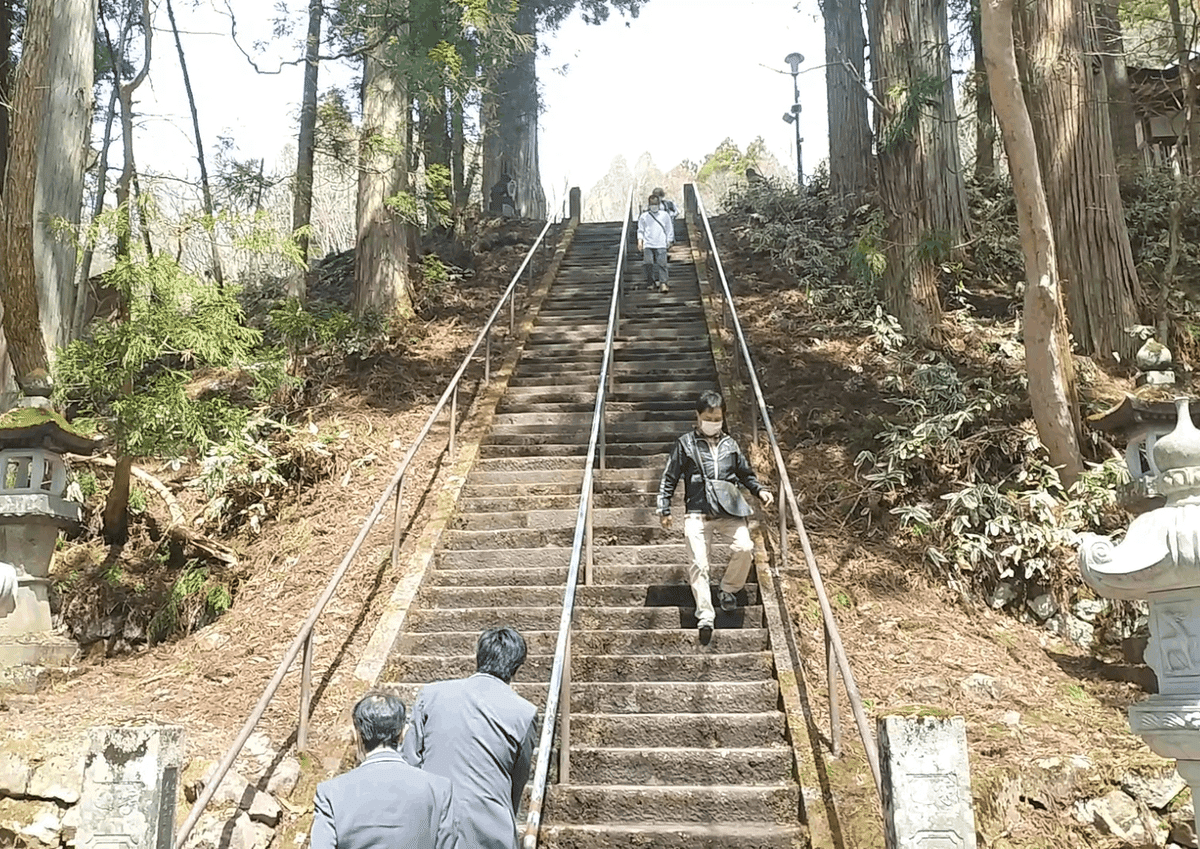 中社境内にある階段