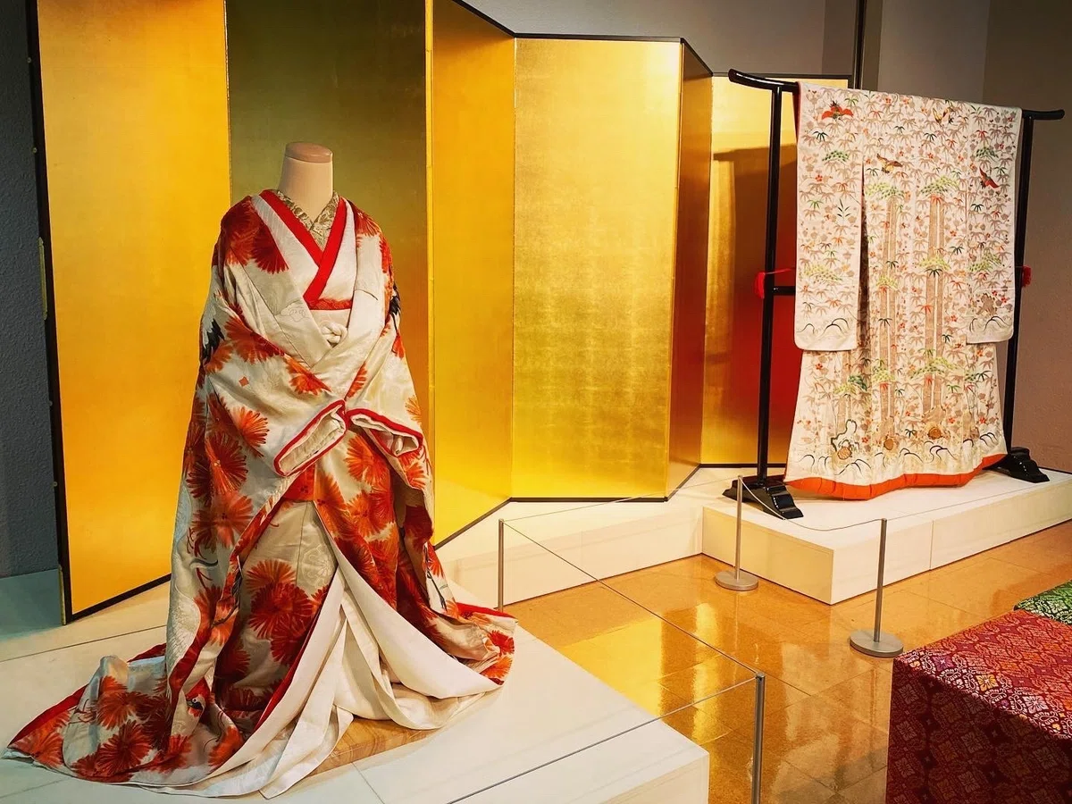 色打掛 荒々しい 鶴と花の刺繍 シルク製 結婚式用