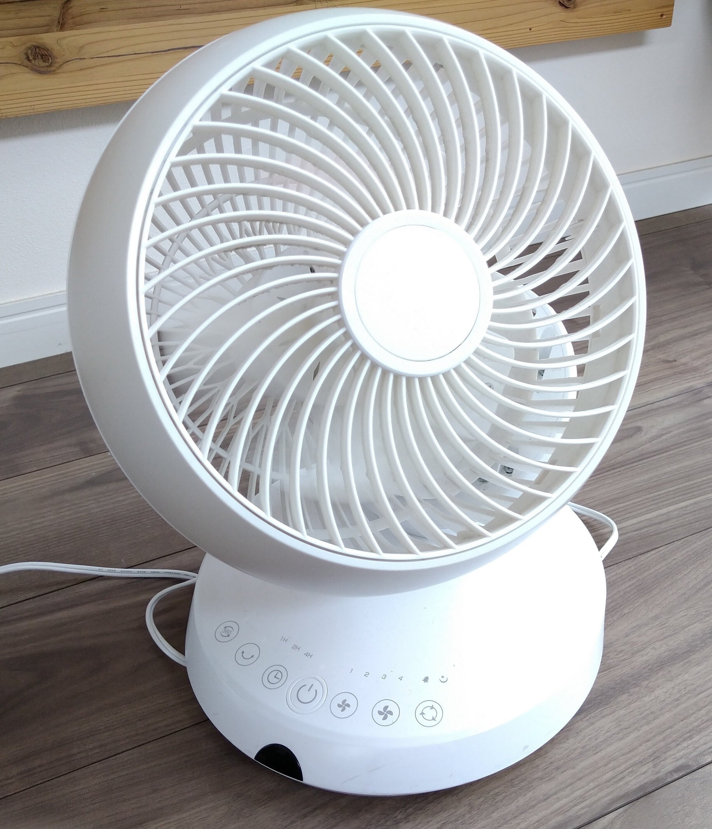 梅雨・湿気】360°首振り可能なサーキュレーターがおすすめな理由｜ラフ