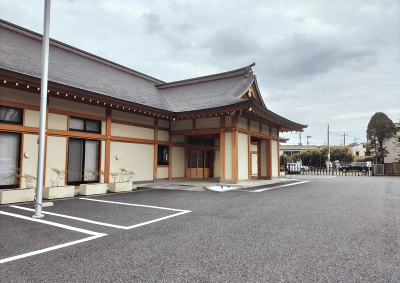 世田谷八幡宮の駐車場にある建物