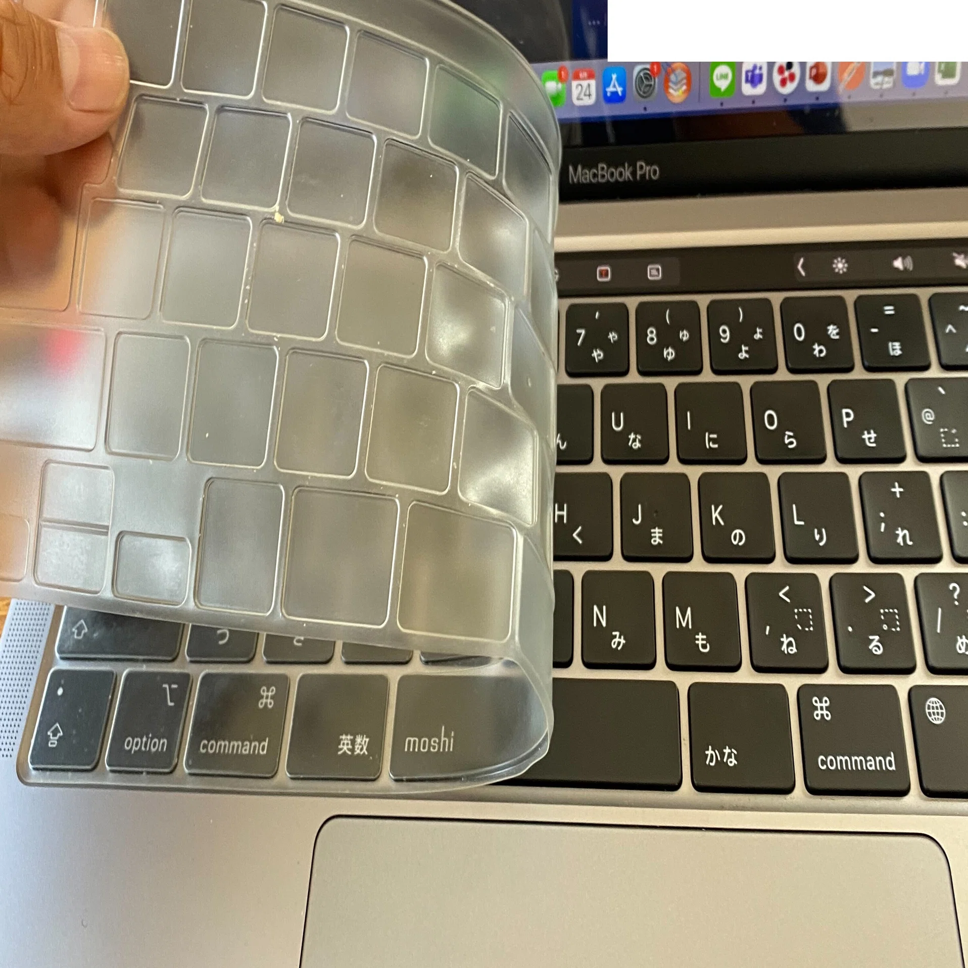 MacBook Pro M1】1年間の効果実証！キーボードカバーと液晶保護 