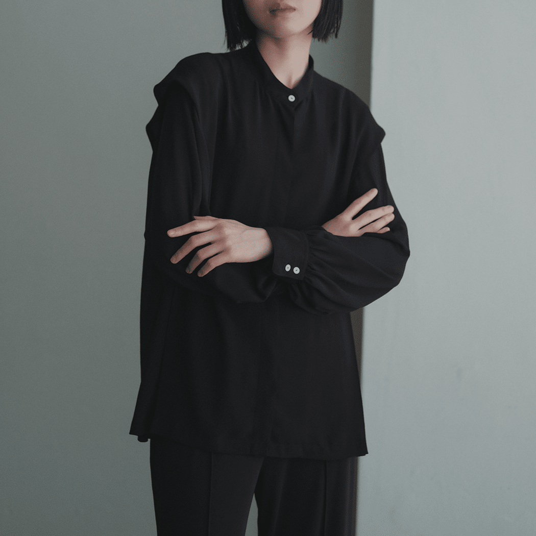 今週の販売情報】sheer stand collar blouse / ロゴTシャツ /high neck