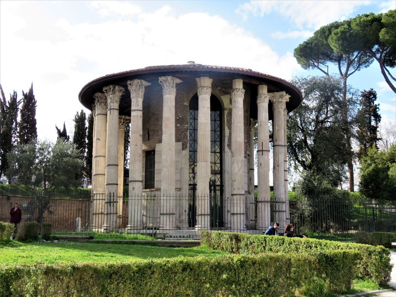 ローマに現存する最も古い大理石建築! ヘラクレス・ウィクトール神殿