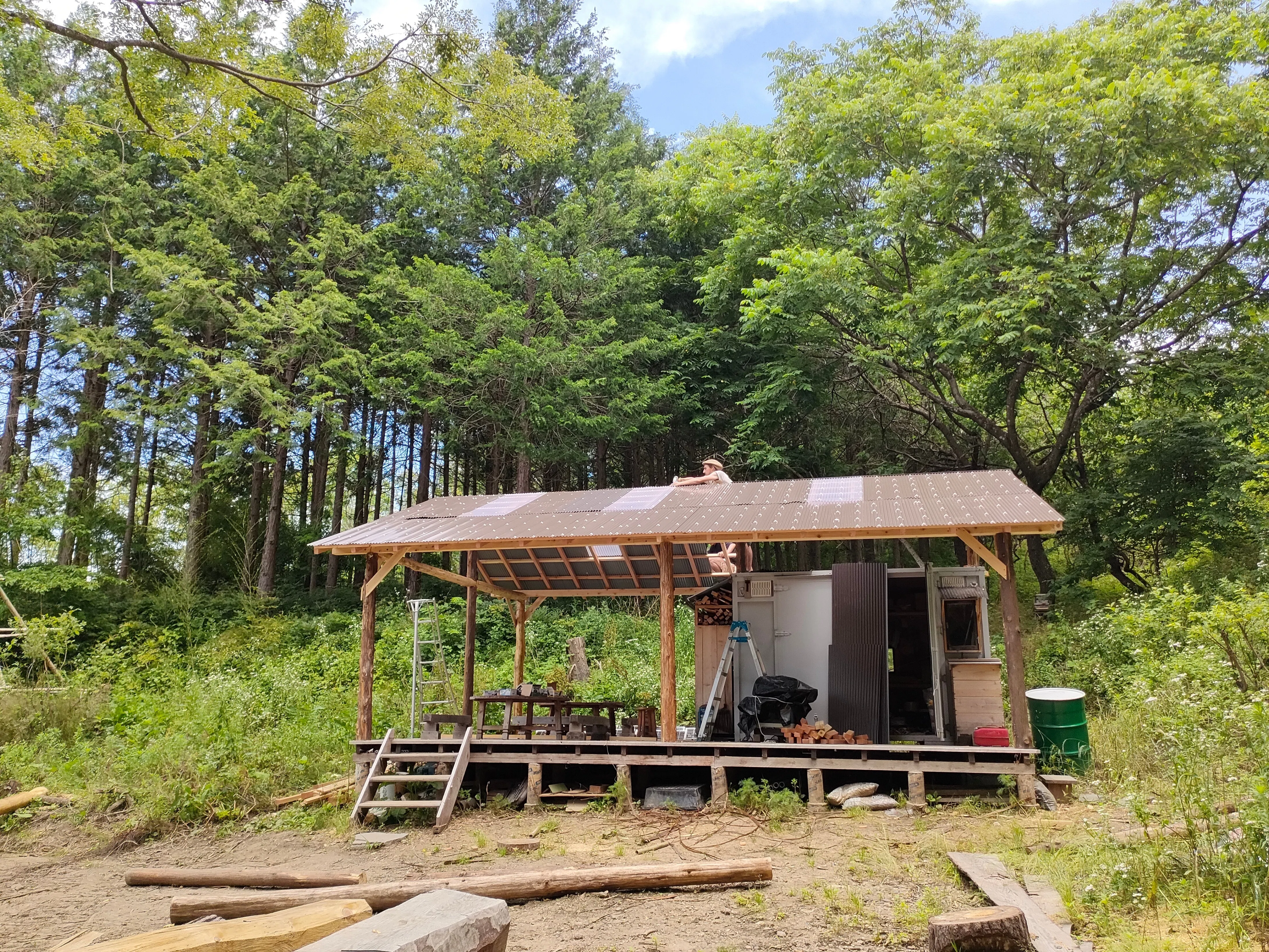 作業棟の屋根掛け4日目 完成しました｜shanthi-usui