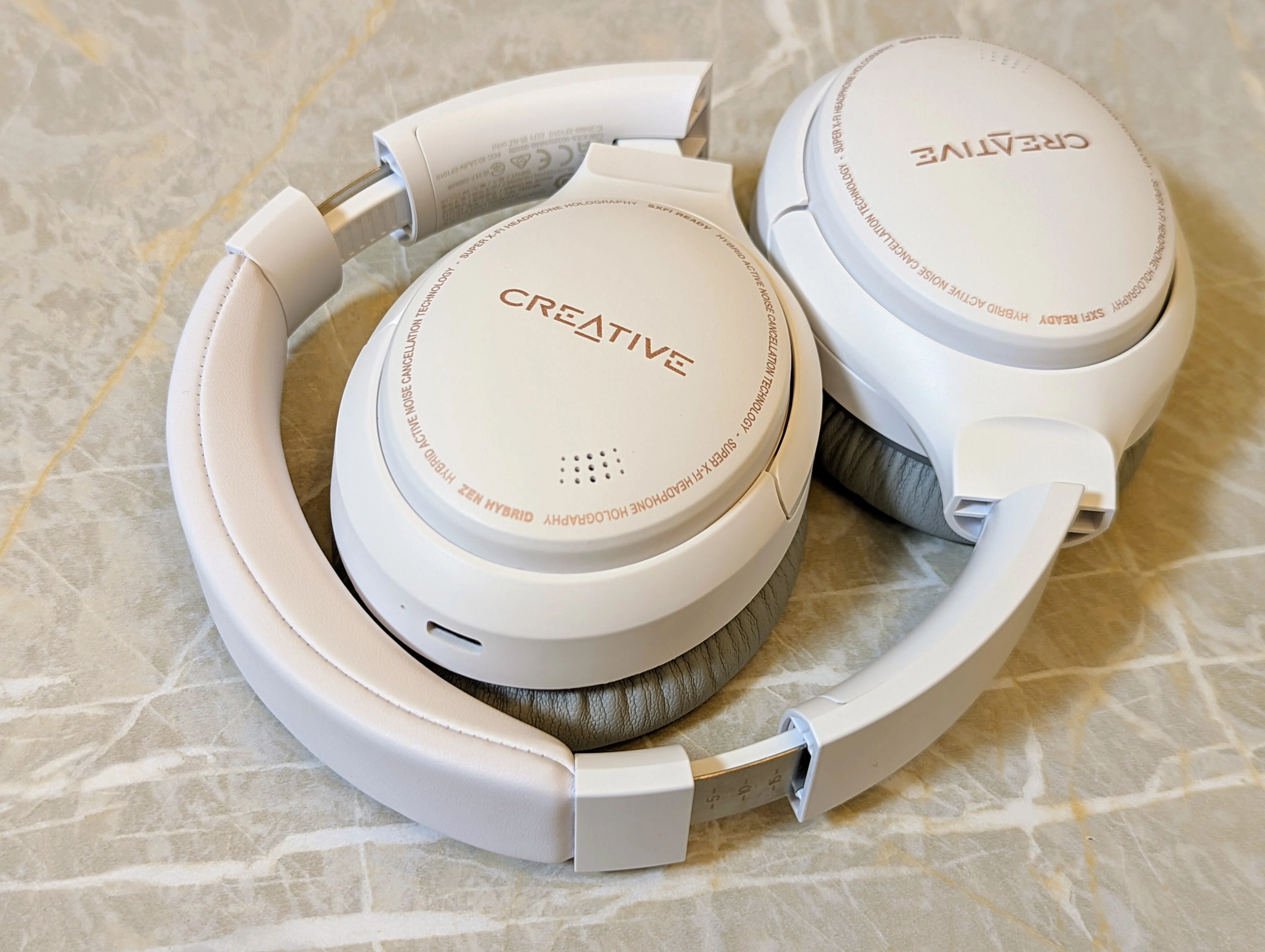 CREATIVE Zen Hybridの自腹レビュー。音質は？ANCは？アンビエント
