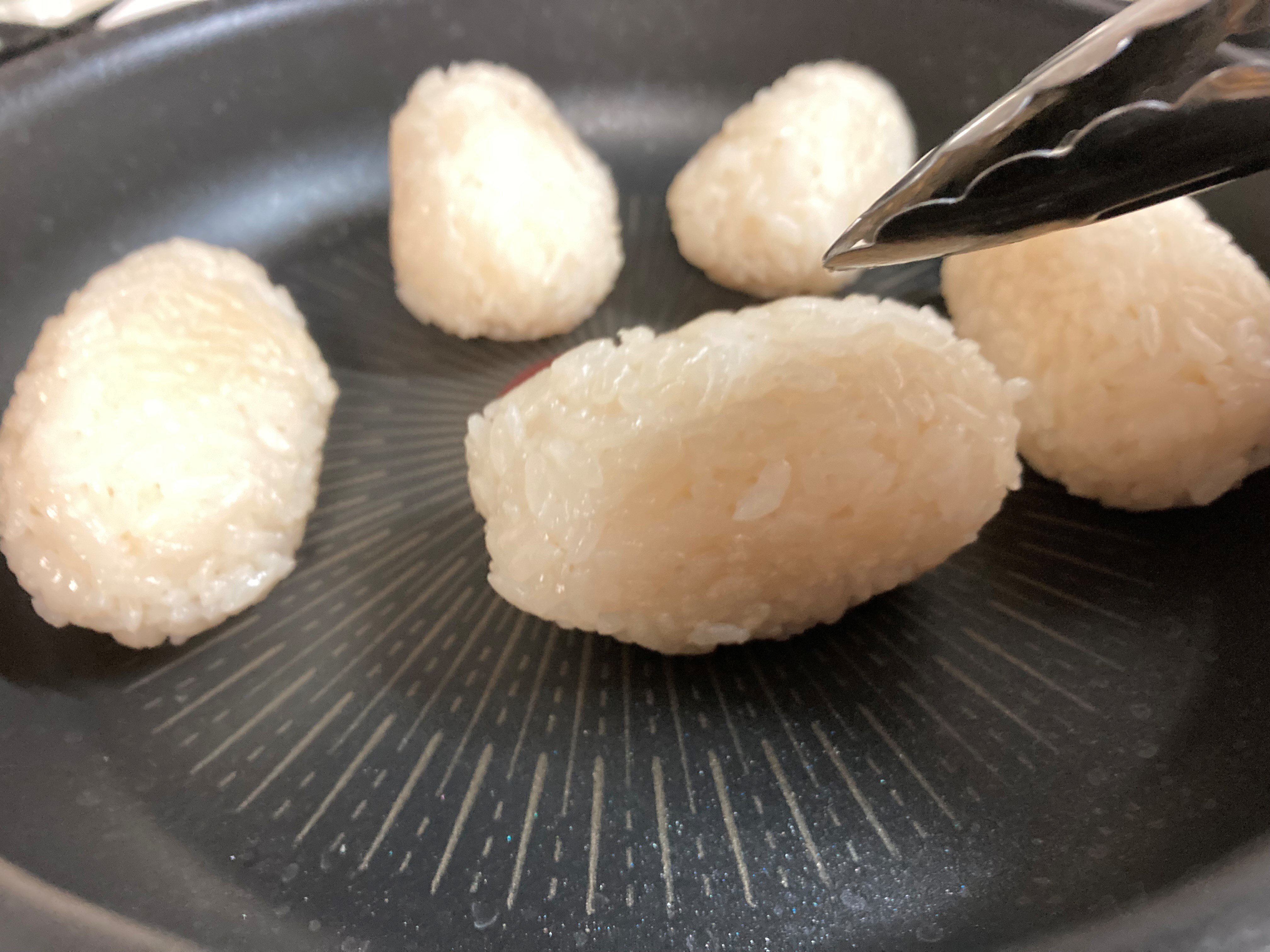 人気 フライパン 焼きおにぎり くっつく