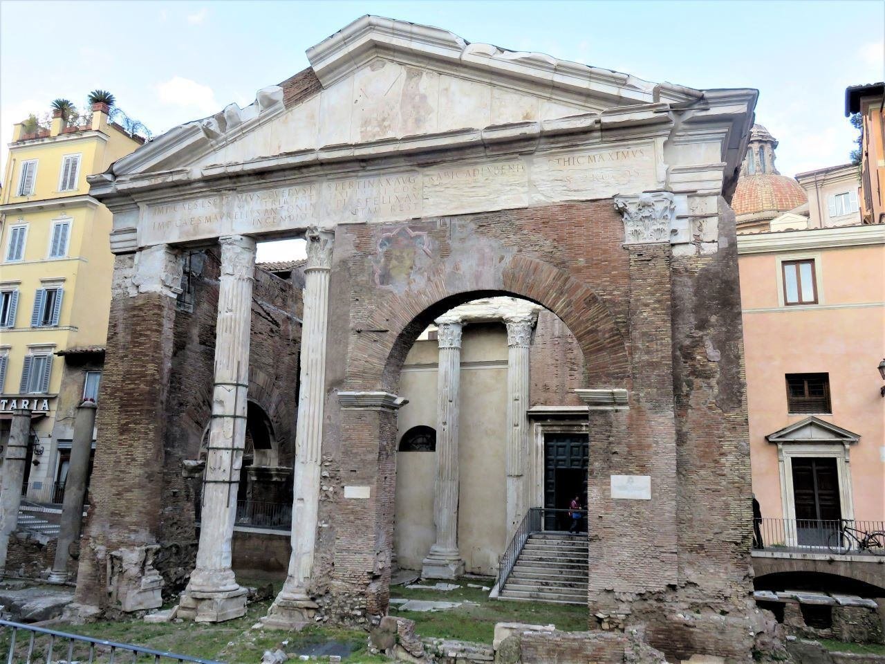 現在二つの顔を持つ オッタヴィアのポルティコ Natsuko Tomi Note 現在二つの顔を持つ オッタヴィアのポルティコ Natsuko Tomi Note