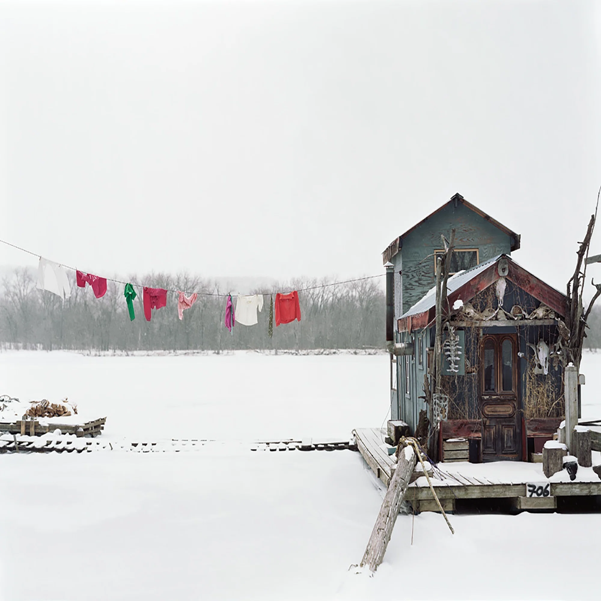 透明ランナー｜「アレック・ソス Gathered Leaves」展――“アメリカが 