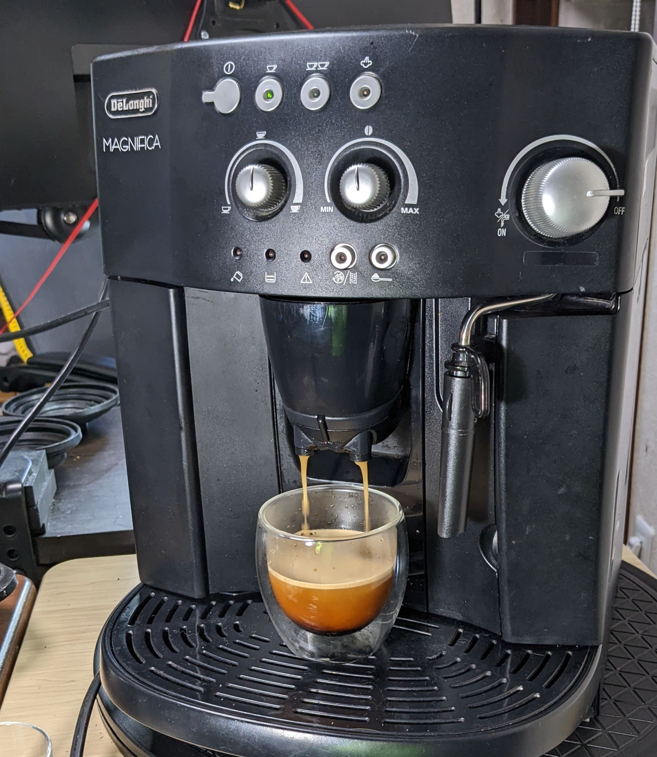 デロンギ 全自動コーヒーマシン ESAM2200SJ - キッチン家電