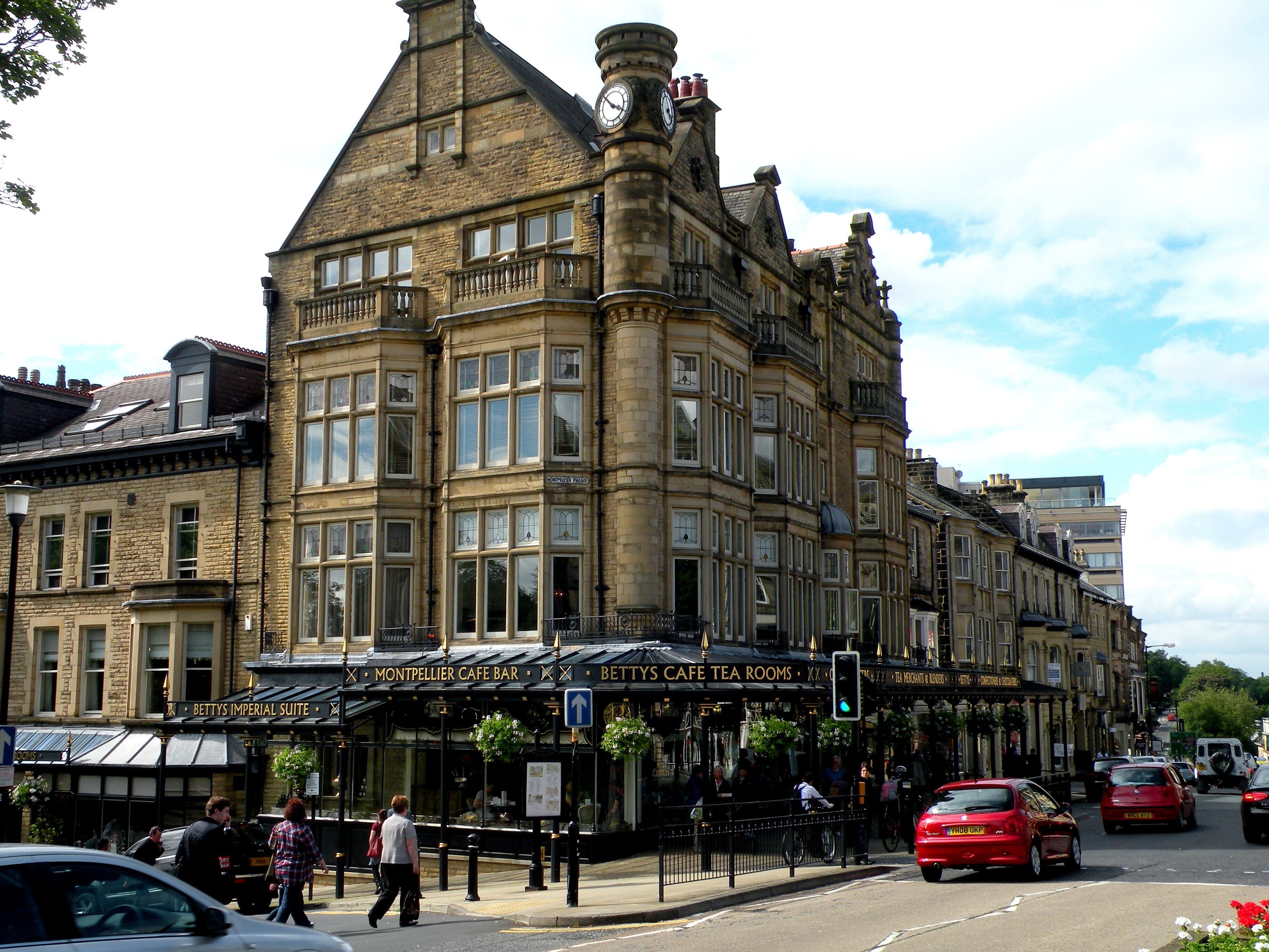 カフェ・ヨーロッパ フィレンツェ・カヴール通りのShake Cafe'、気持ち良い中庭で