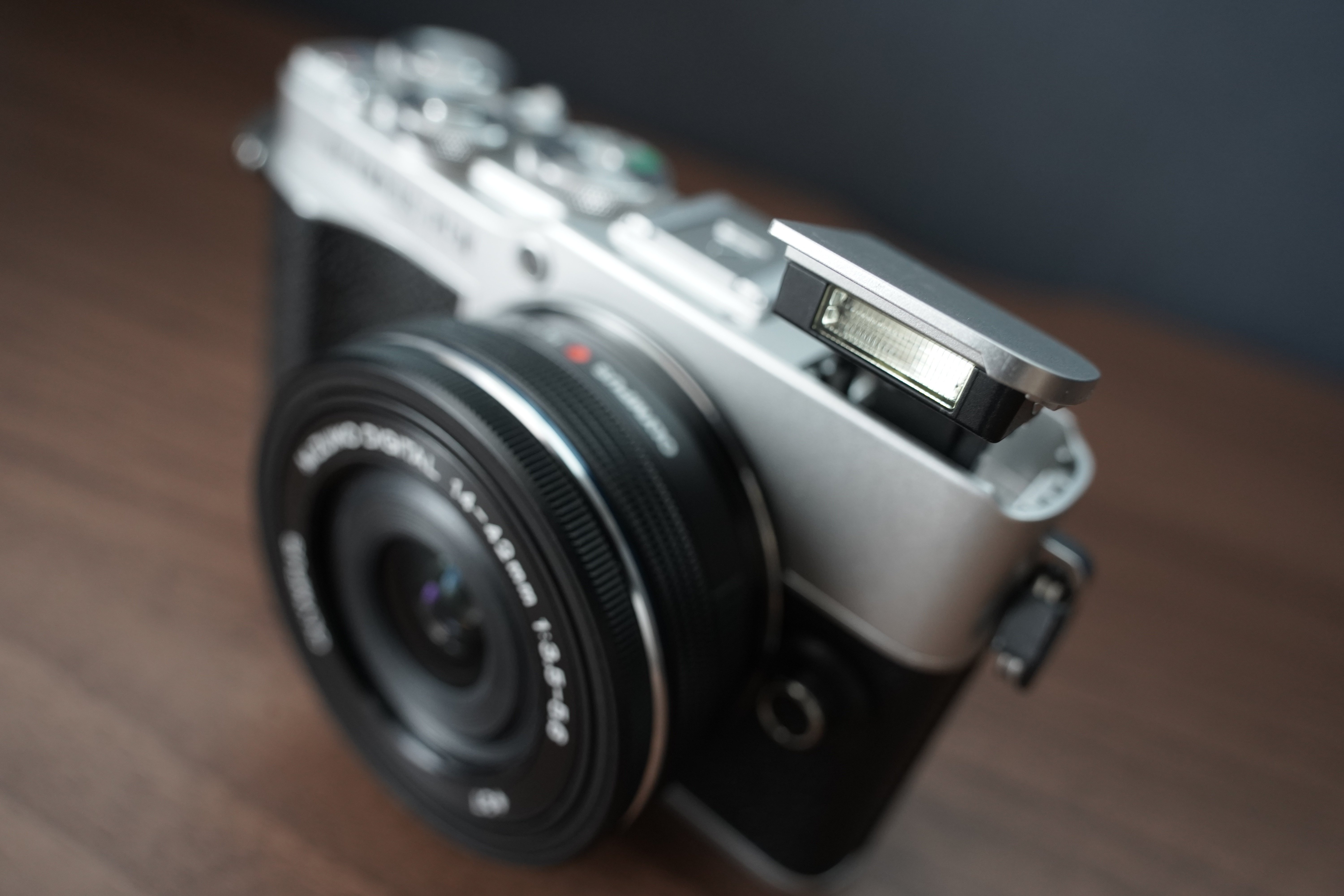 レビュー】OLYMPUS PEN E-P7は「モノ」としての完成度が高い最高 レビュー】OLYMPUS PEN E-P7は「モノ」としての完成度が高い最高