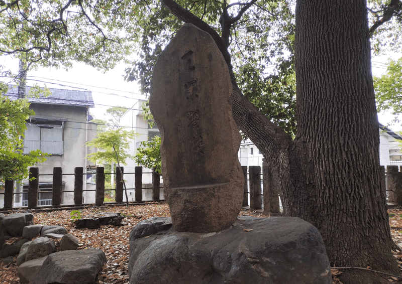 世田谷八幡宮の末社・高良神社の石碑